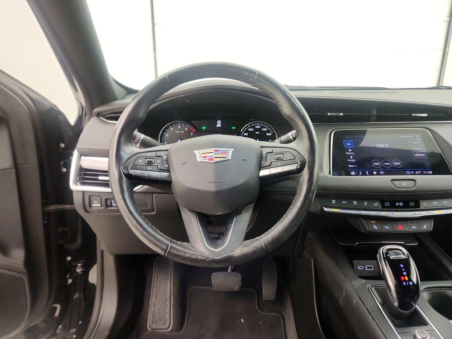 Thumbnail: 2022 Cadillac XT4 - 10