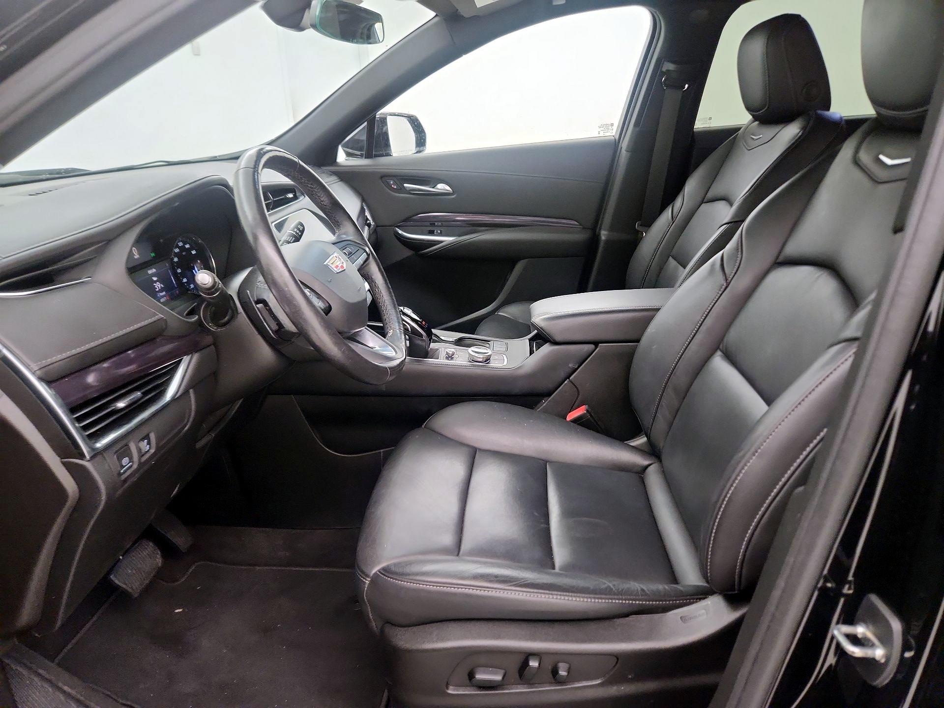 Thumbnail: 2022 Cadillac XT4 - 11