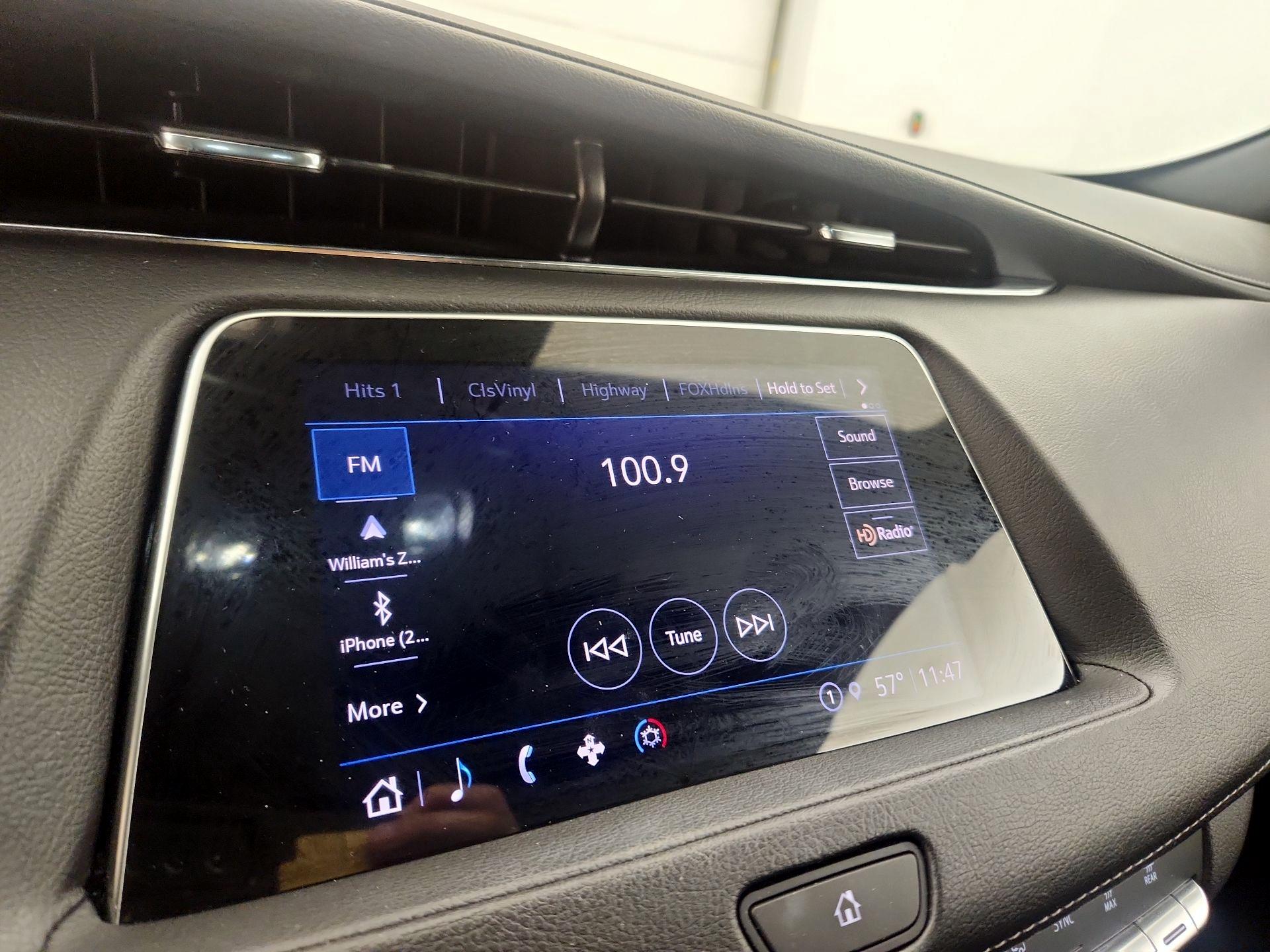 Thumbnail: 2022 Cadillac XT4 - 15