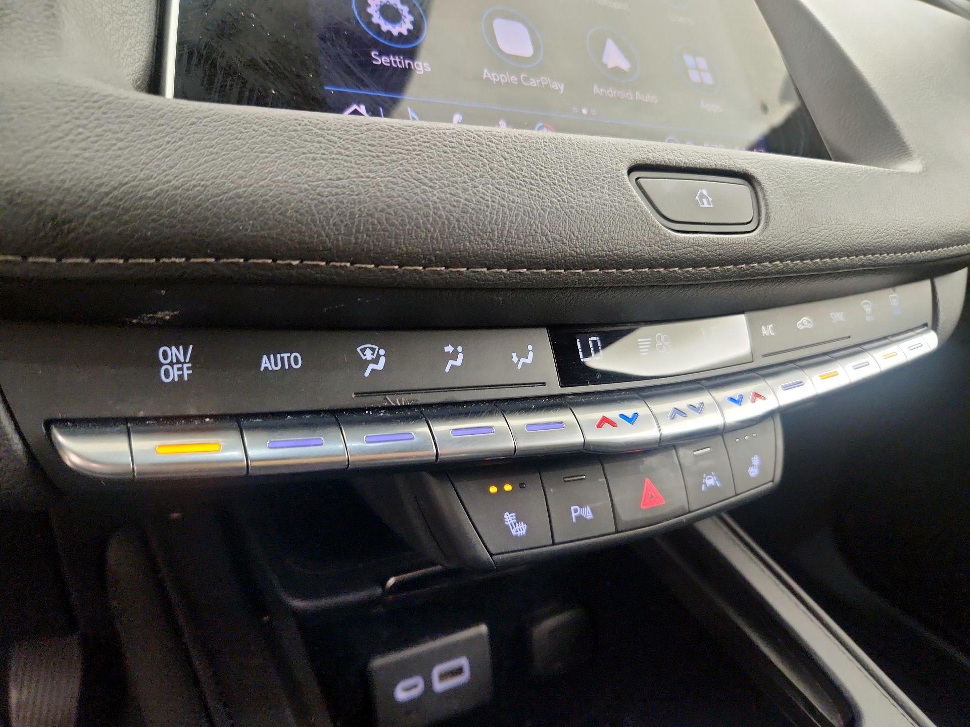 Thumbnail: 2022 Cadillac XT4 - 16