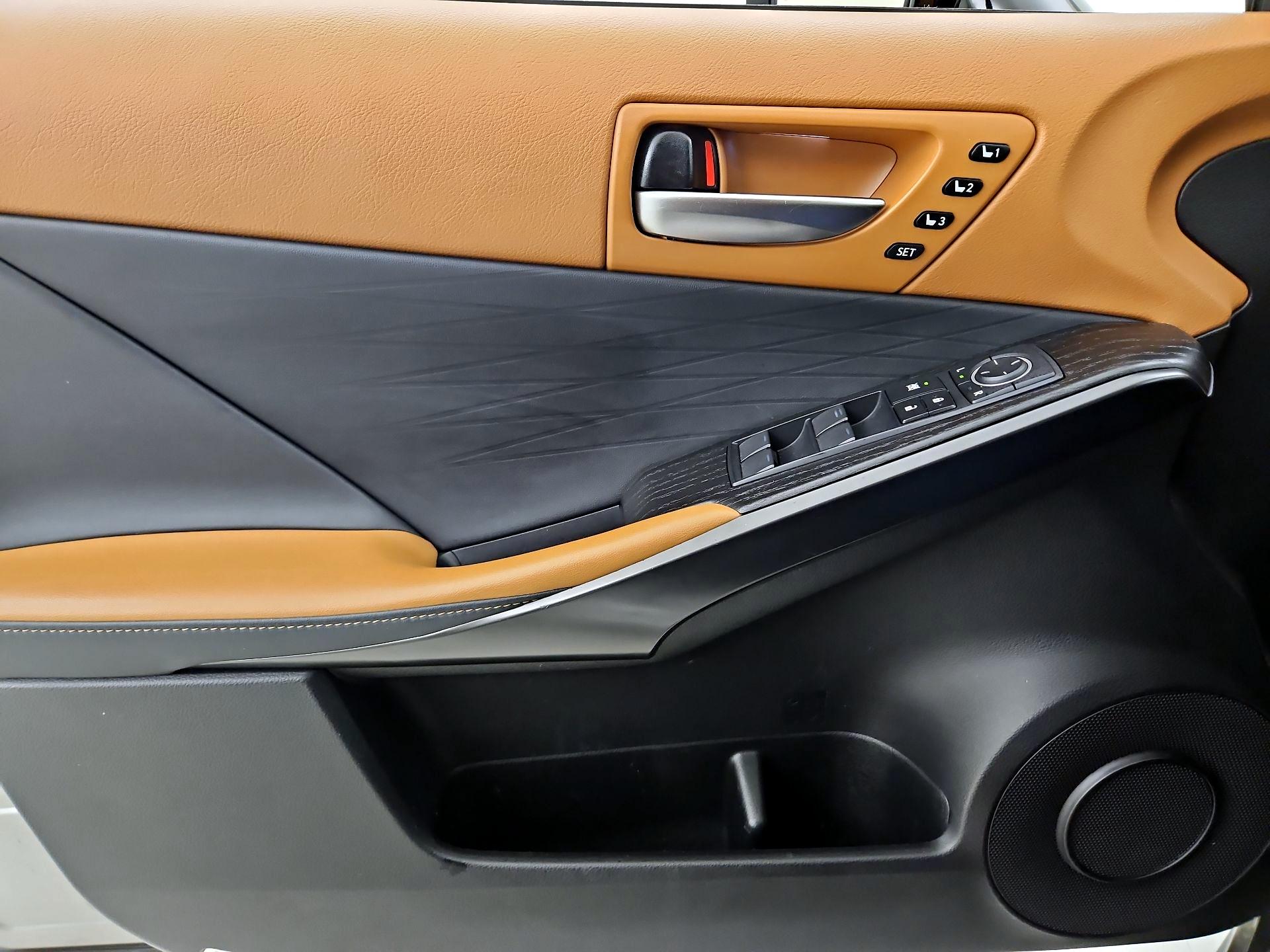 Thumbnail: 2023 Lexus IS - 12