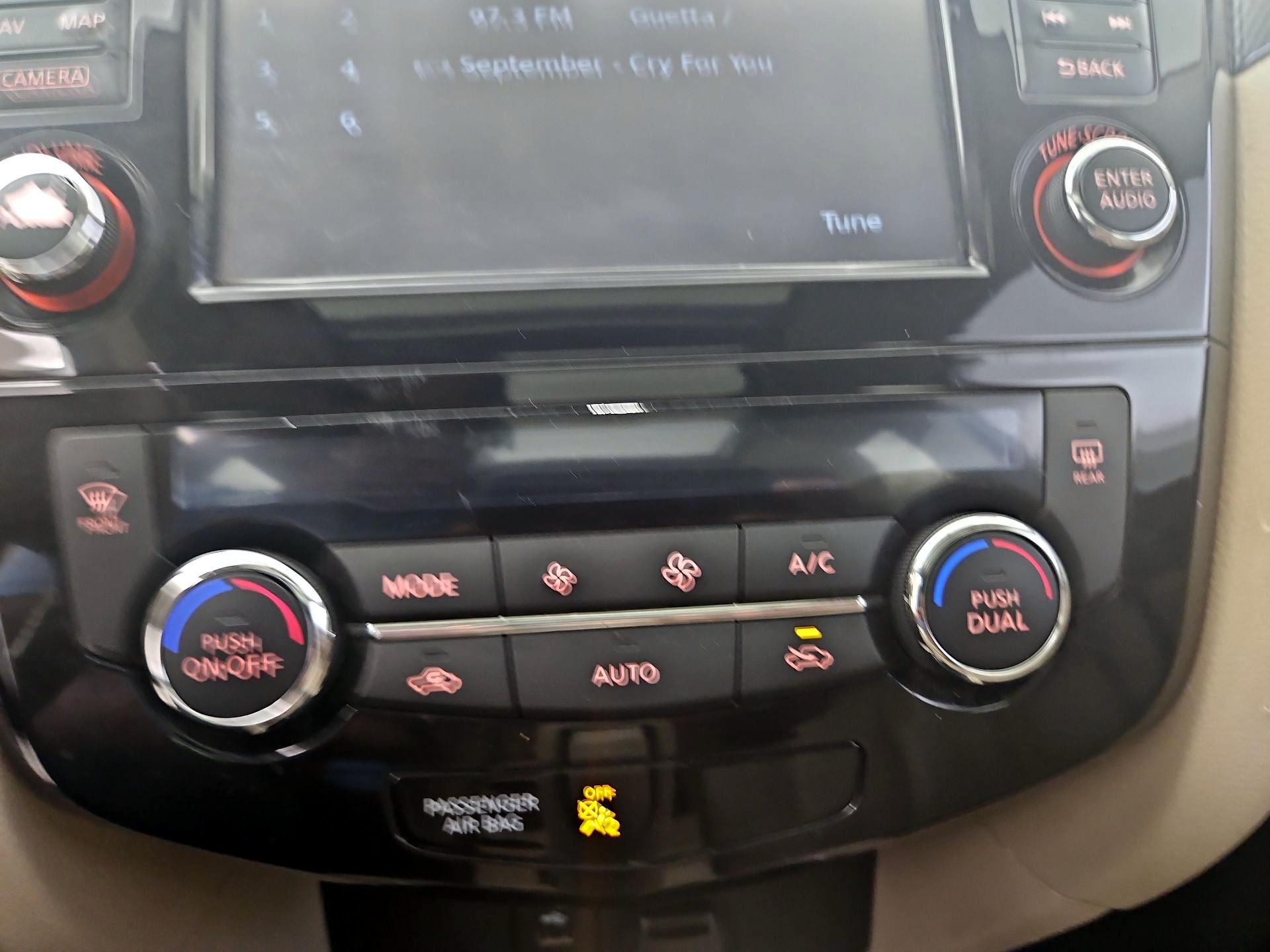 Thumbnail: 2015 Nissan Rogue - 17