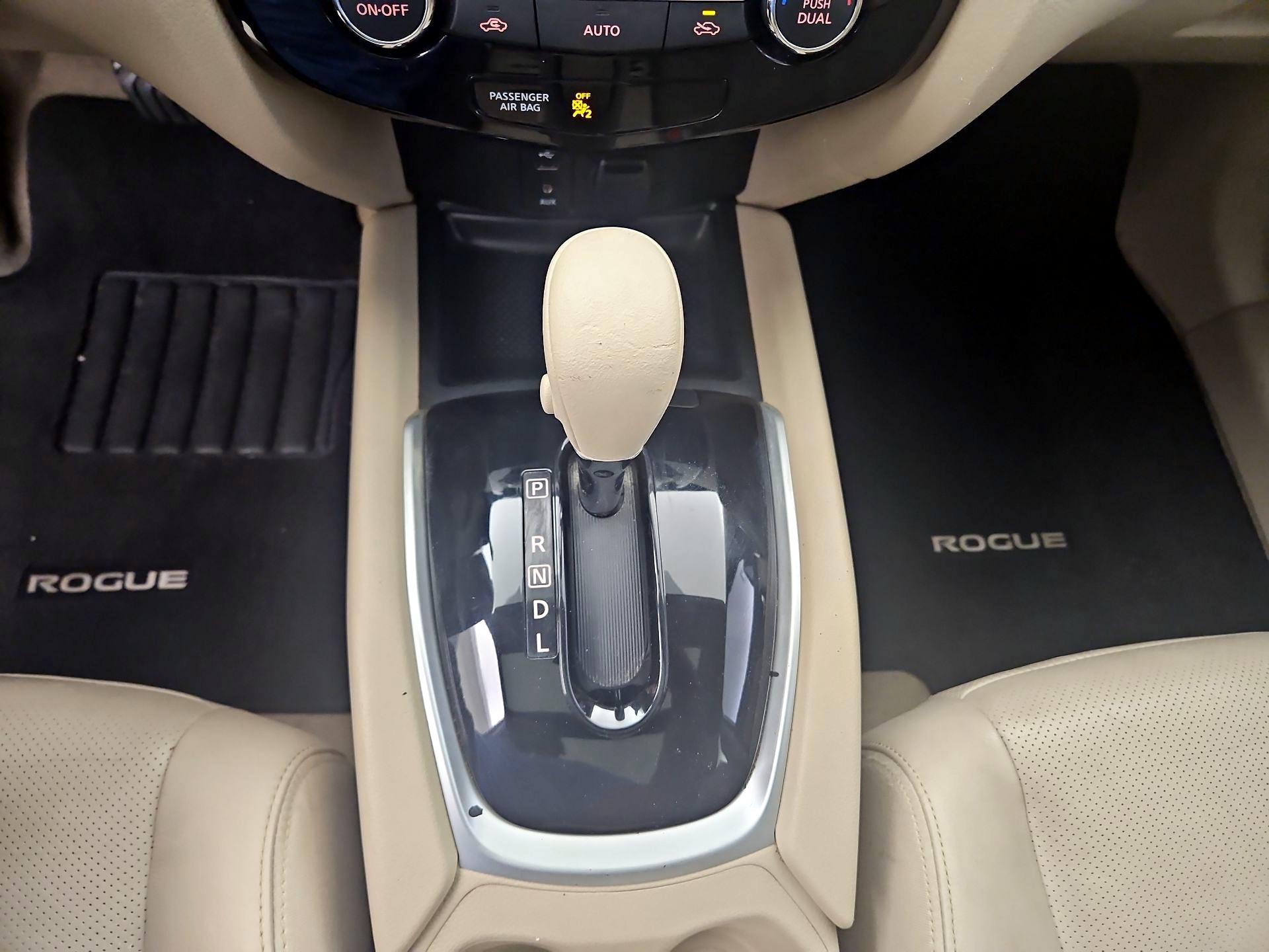 Thumbnail: 2015 Nissan Rogue - 18