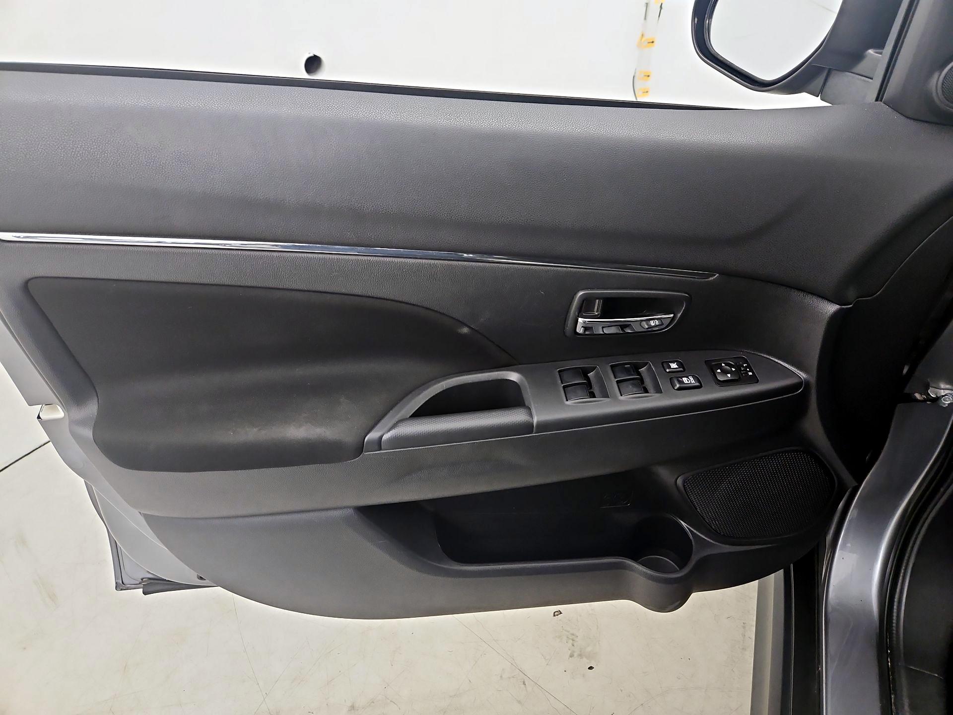 Thumbnail: 2021 Mitsubishi Outlander Sport - 12