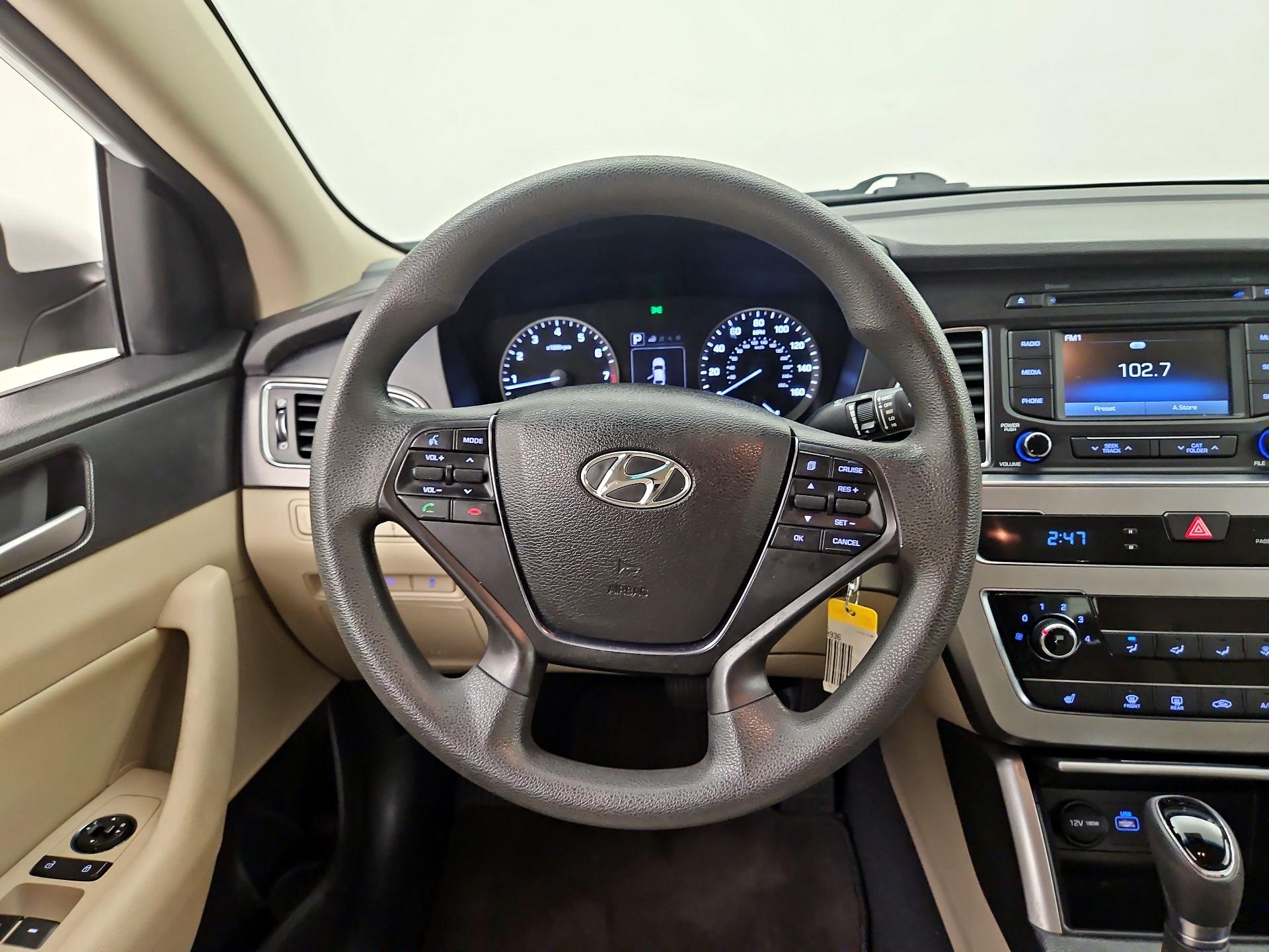 Thumbnail: 2015 Hyundai Sonata - 10