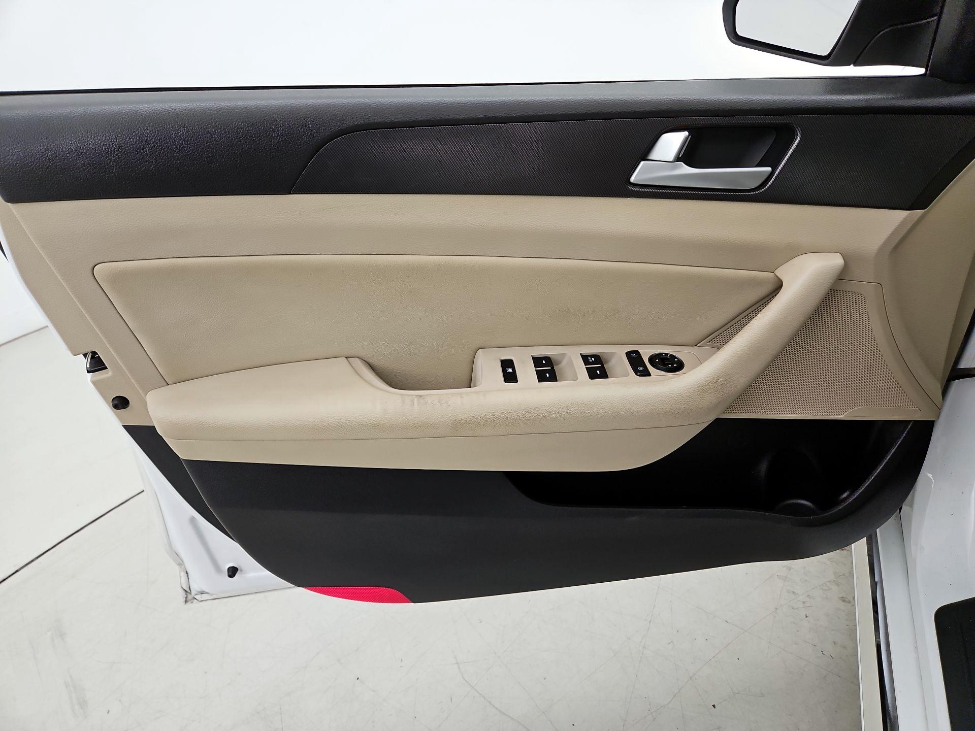 Thumbnail: 2015 Hyundai Sonata - 12