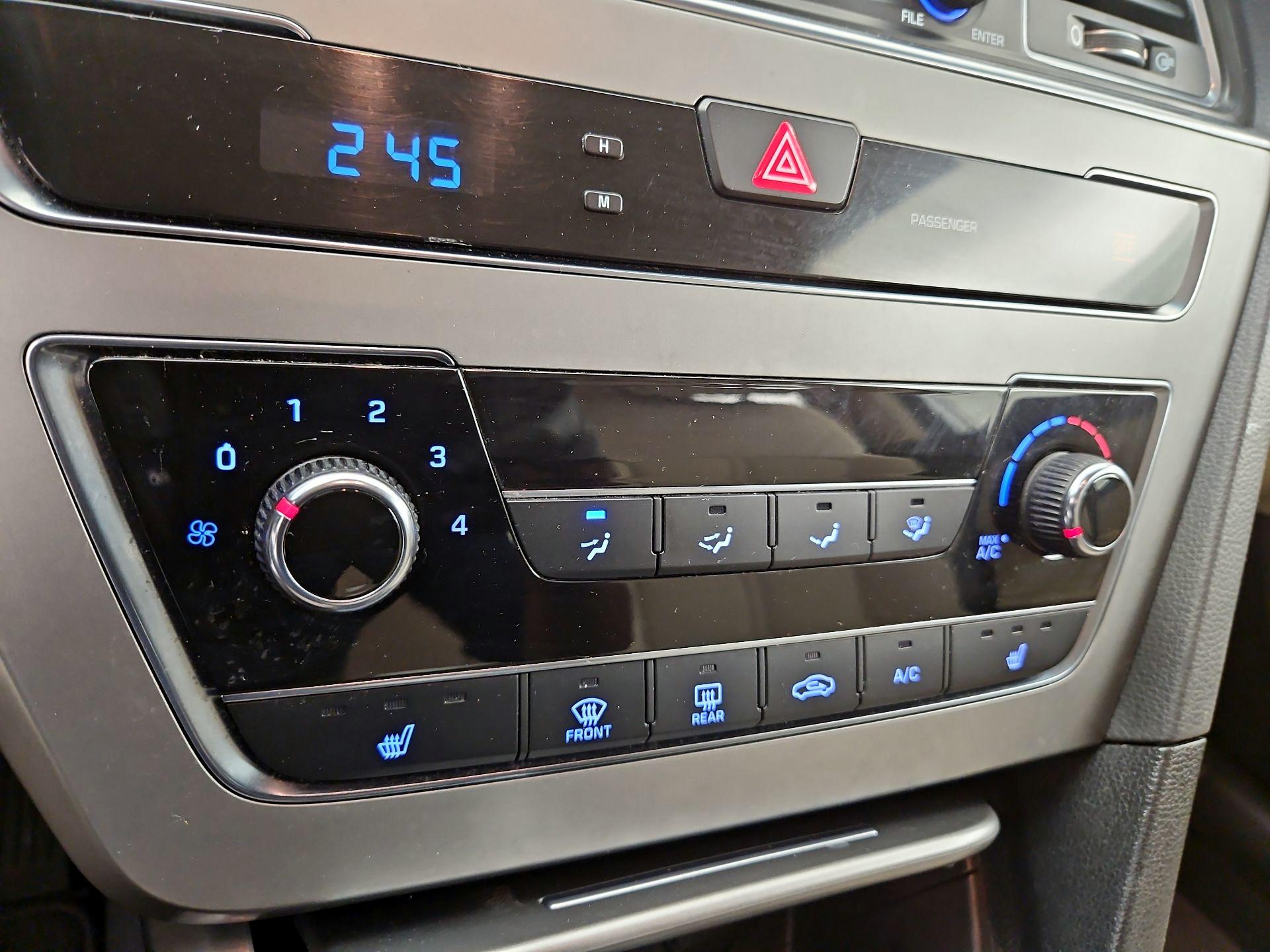 Thumbnail: 2015 Hyundai Sonata - 16