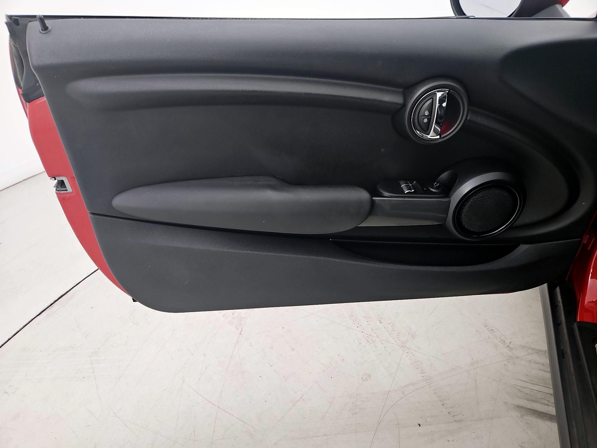 Thumbnail: 2016 MINI Cooper Hardtop - 12