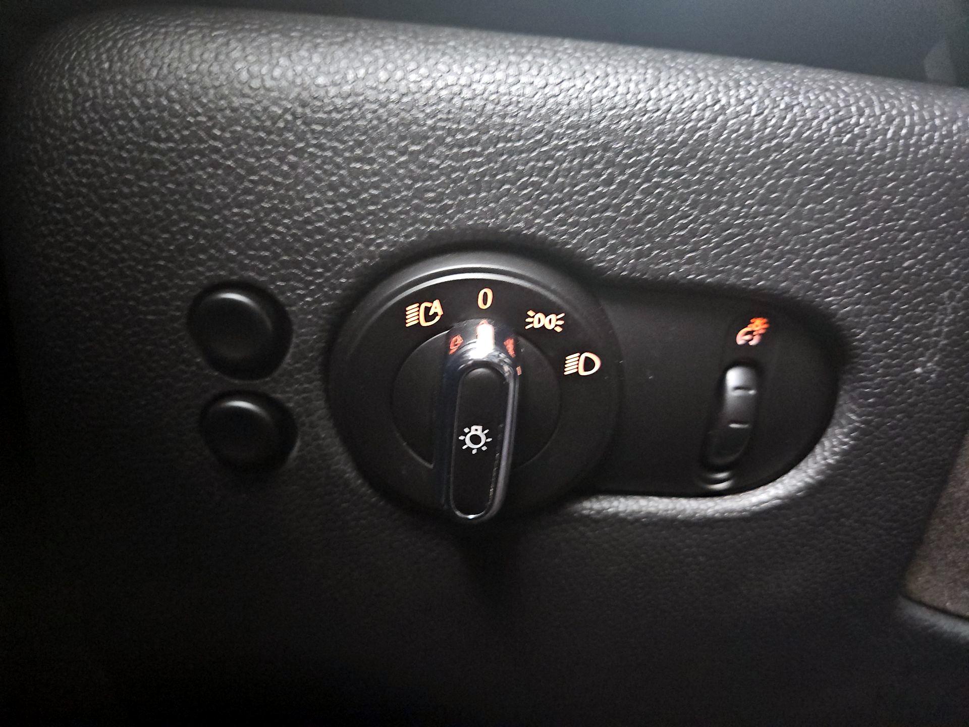 Thumbnail: 2016 MINI Cooper Hardtop - 13