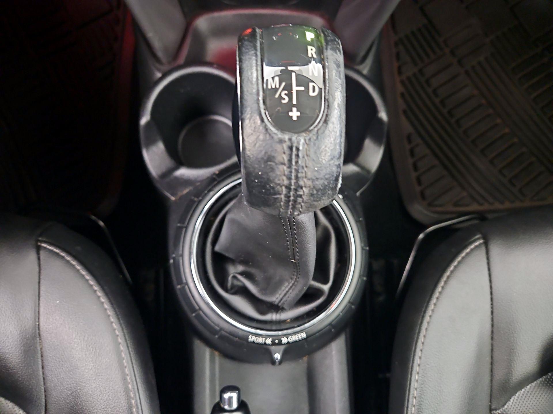 Thumbnail: 2016 MINI Cooper Hardtop - 16