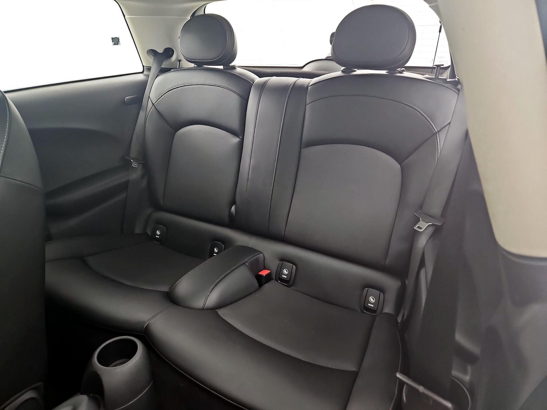 Thumbnail: 2016 MINI Cooper Hardtop - 19