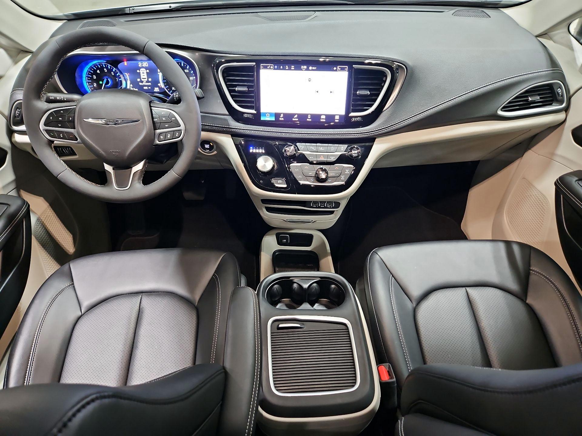 Thumbnail: 2024 Chrysler Pacifica - 9