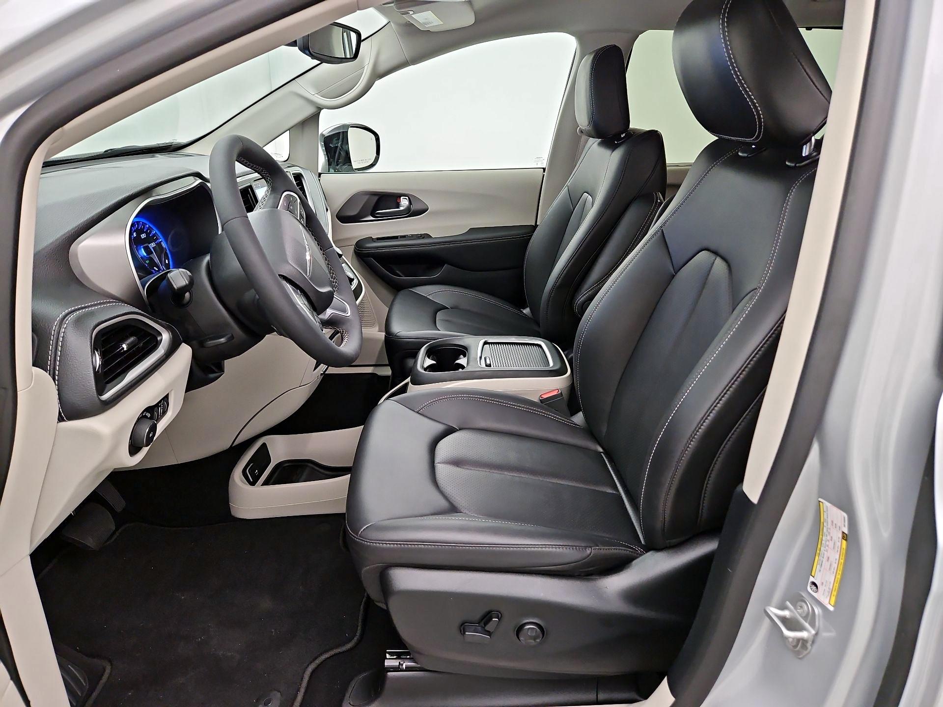 Thumbnail: 2024 Chrysler Pacifica - 11