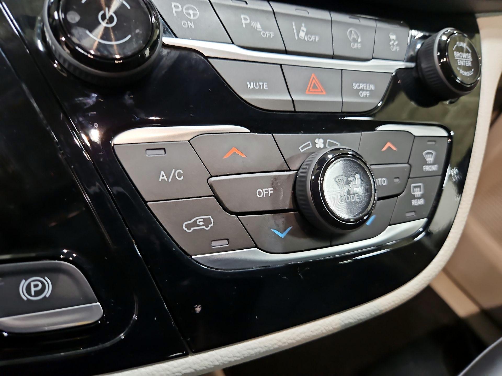 Thumbnail: 2024 Chrysler Pacifica - 16