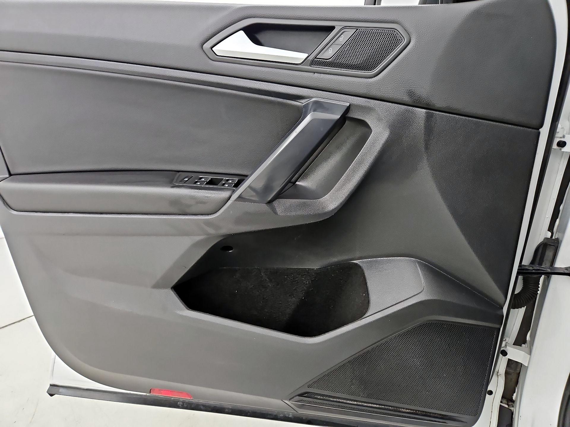 Thumbnail: 2021 Volkswagen Tiguan - 12