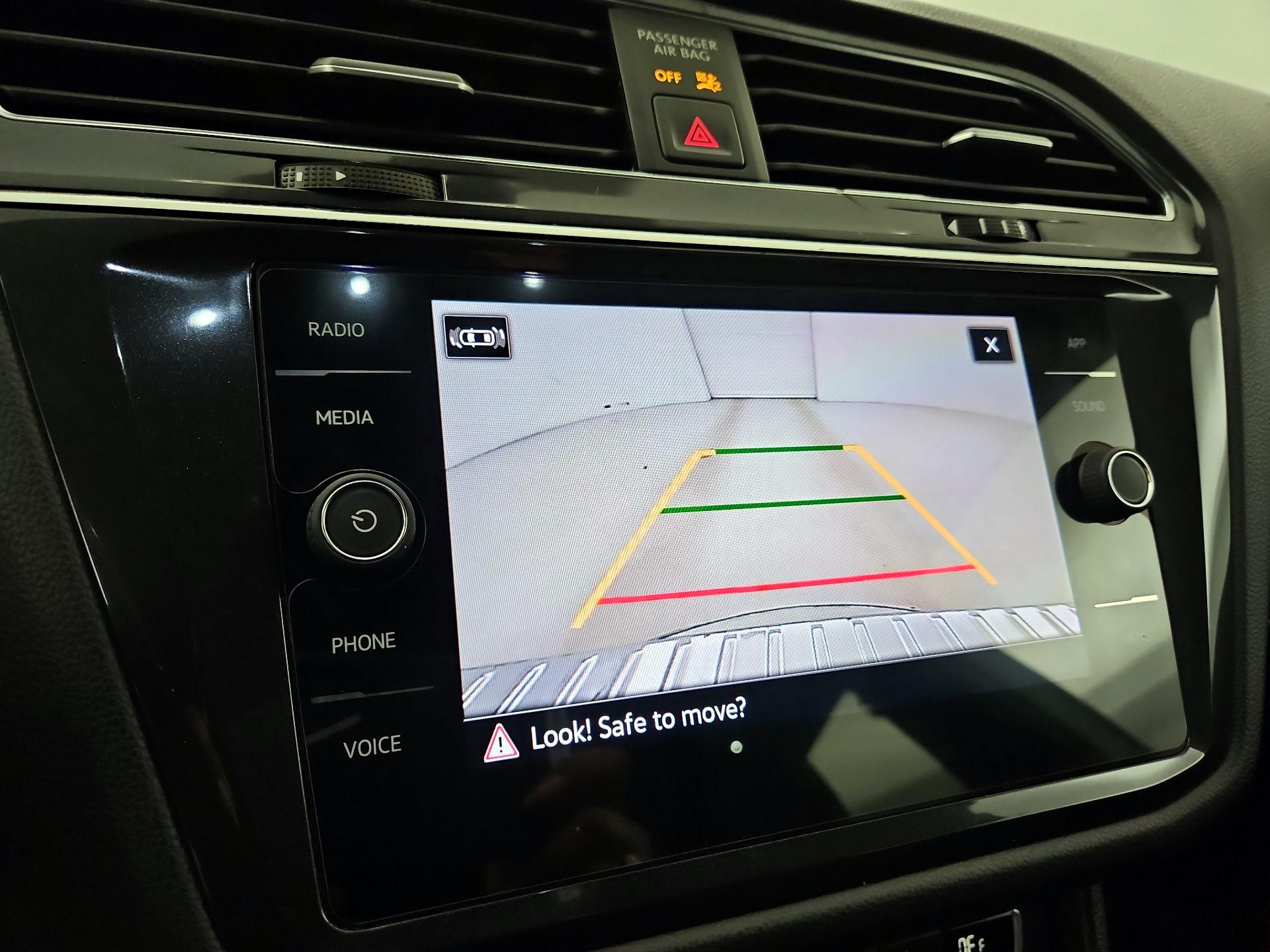 Thumbnail: 2021 Volkswagen Tiguan - 14