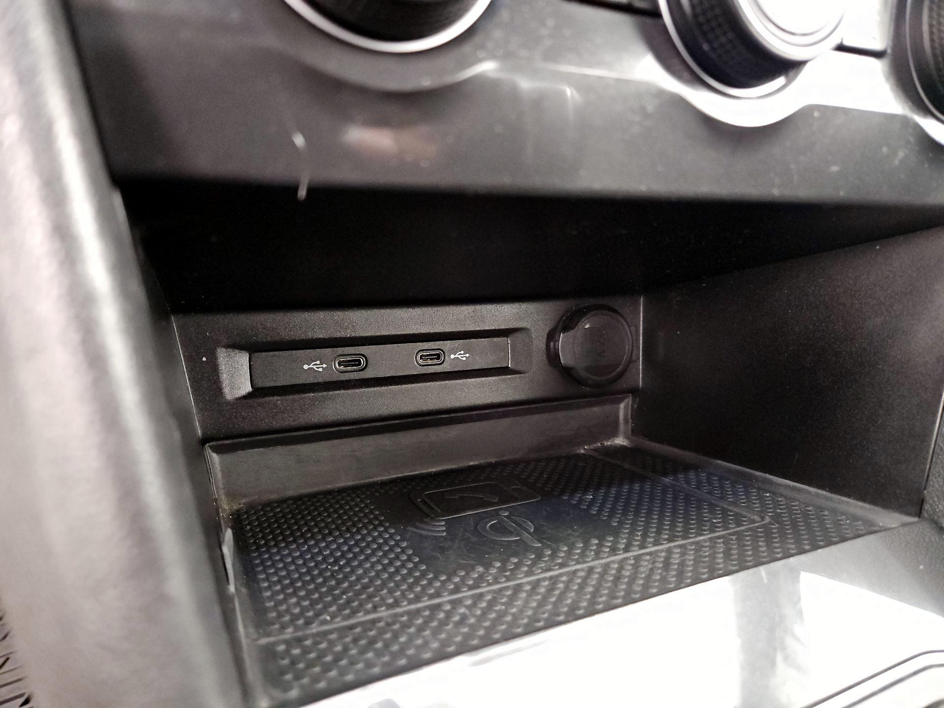 Thumbnail: 2021 Volkswagen Tiguan - 18