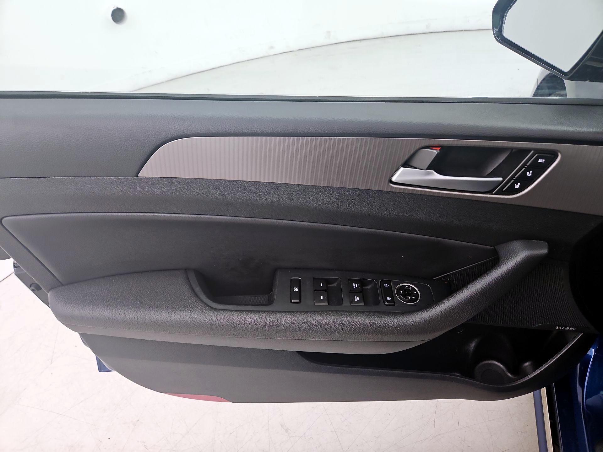 Thumbnail: 2019 Hyundai Sonata - 12