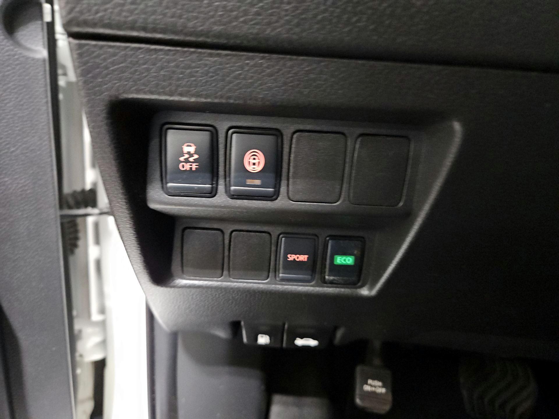 Thumbnail: 2020 Nissan Rogue Sport - 13