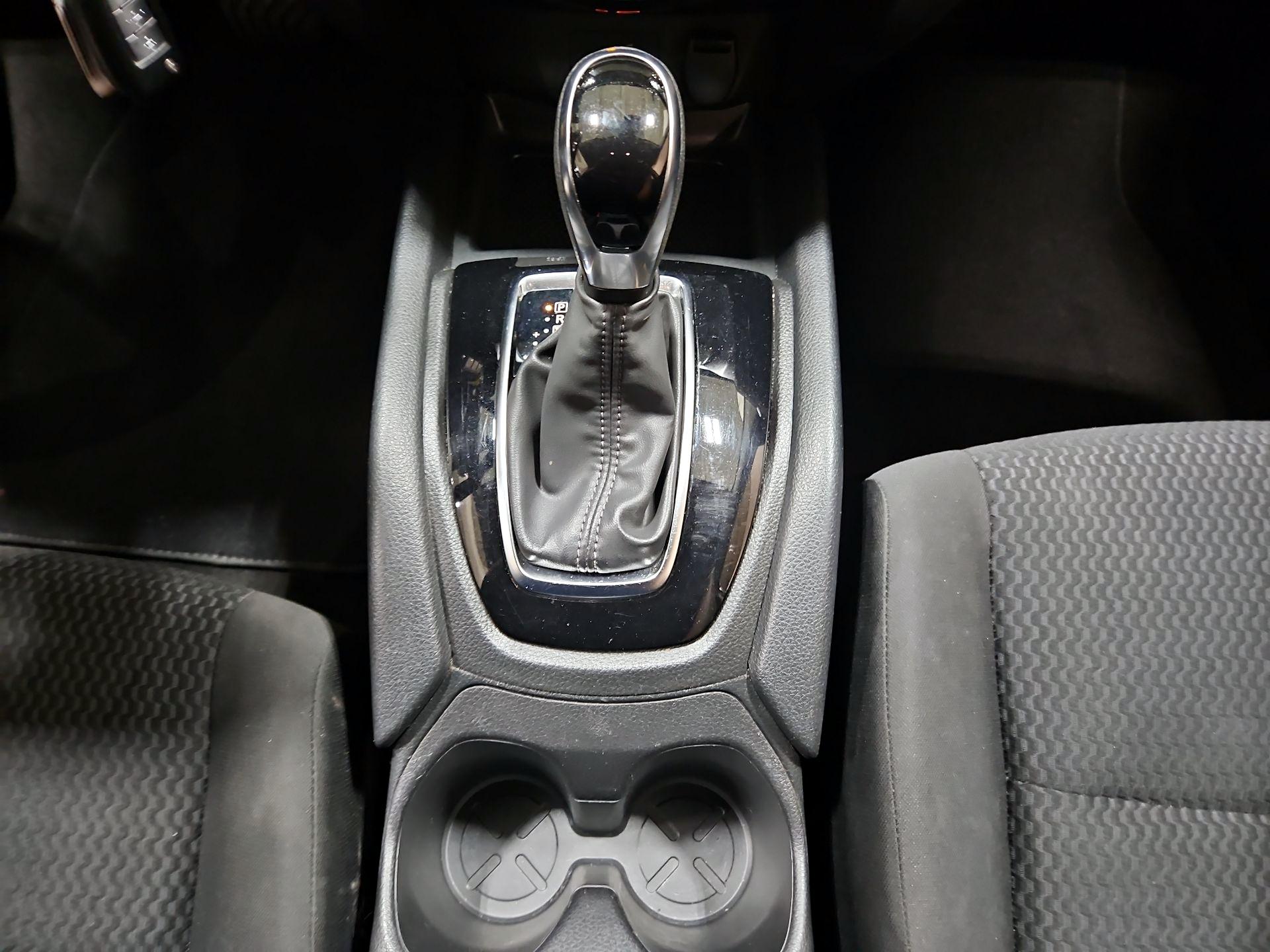 Thumbnail: 2020 Nissan Rogue Sport - 17