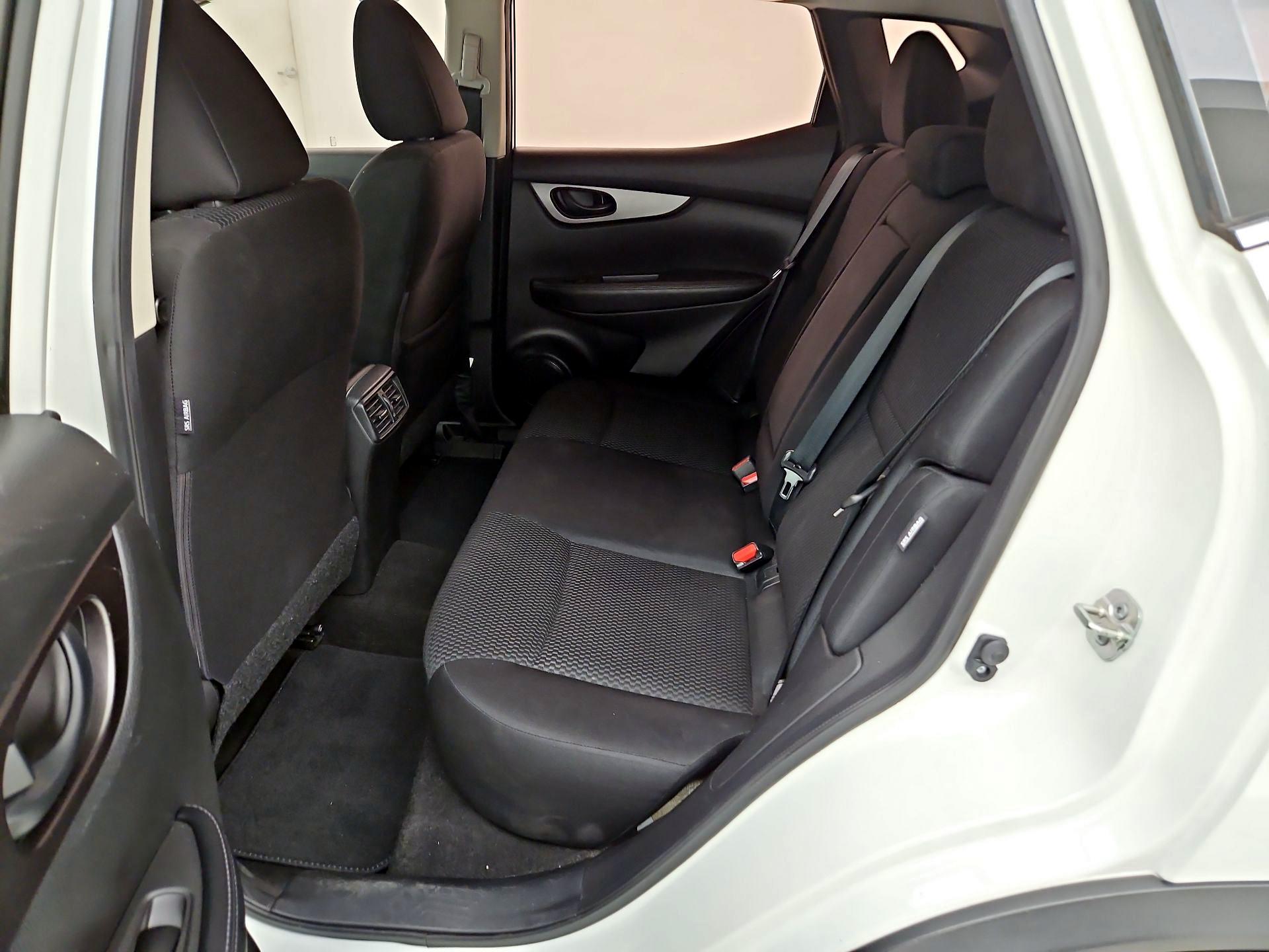 Thumbnail: 2020 Nissan Rogue Sport - 19