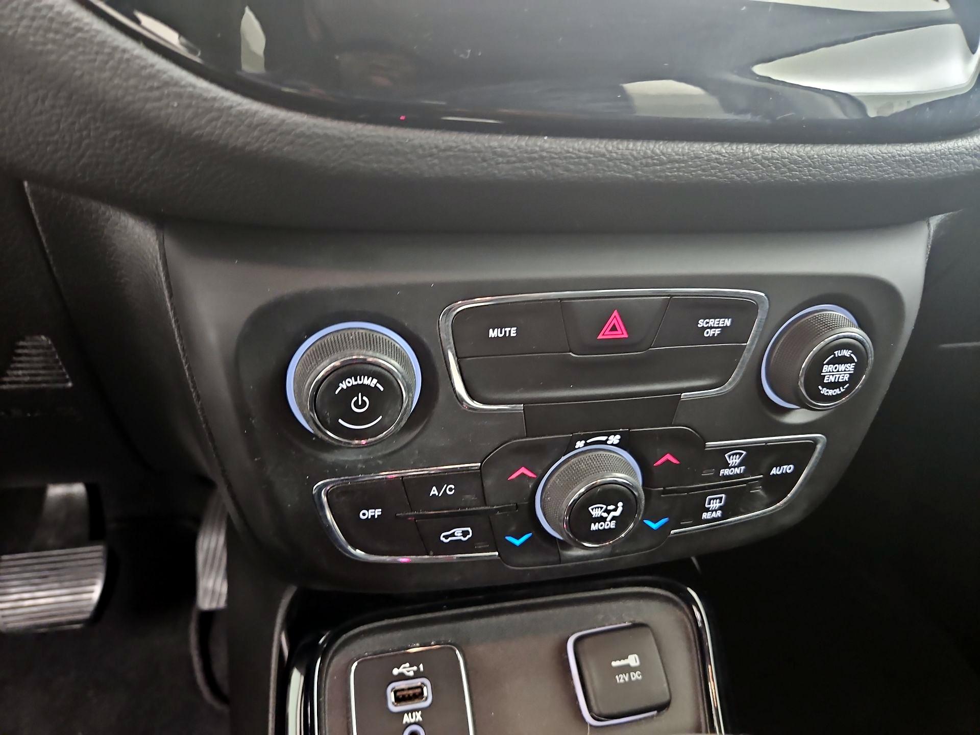 Thumbnail: 2020 Jeep Compass - 16