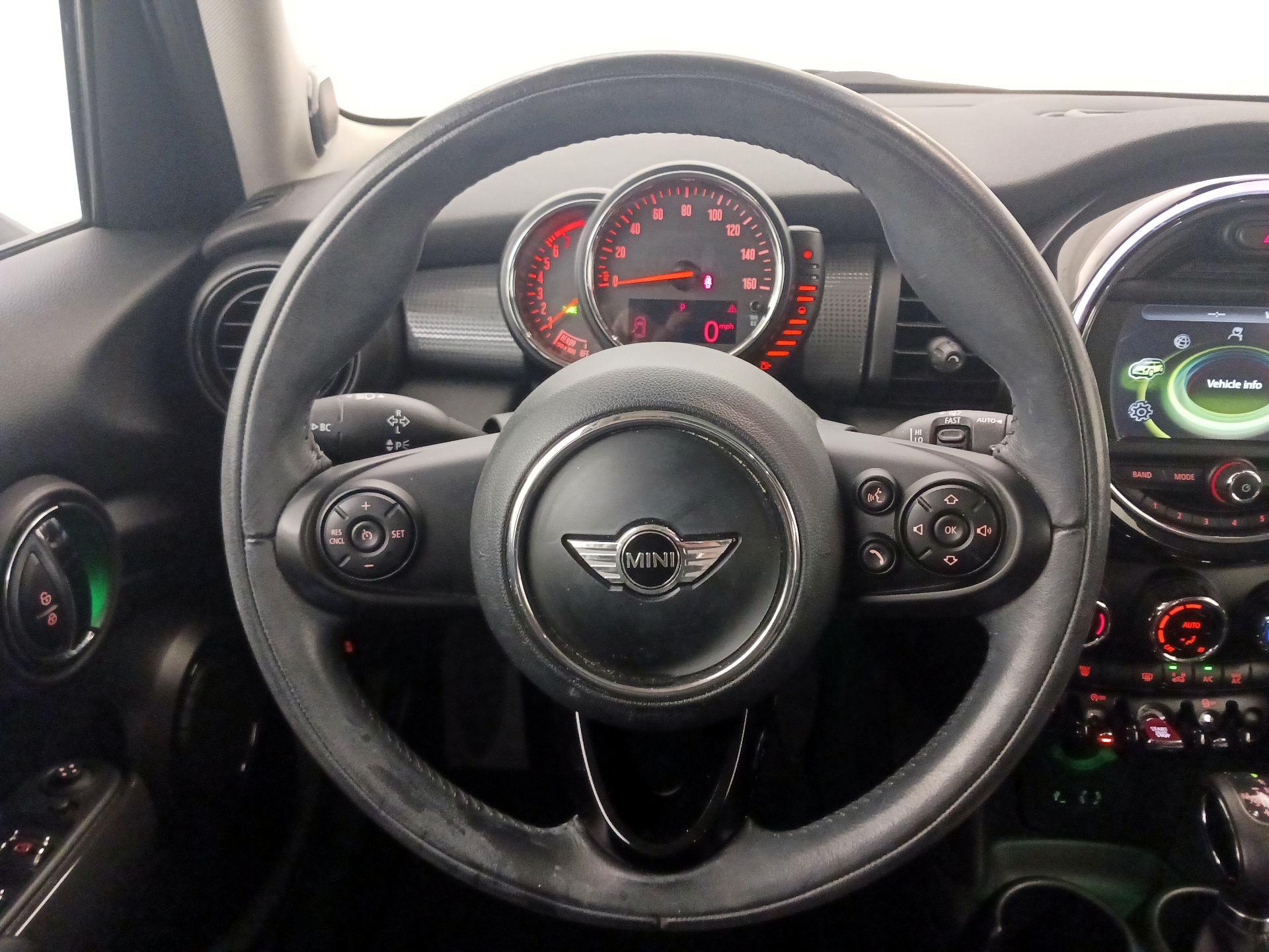 Thumbnail: 2016 MINI Cooper Hardtop - 10