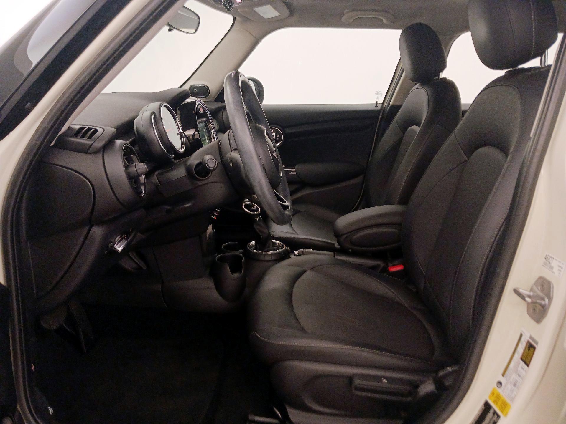 Thumbnail: 2016 MINI Cooper Hardtop - 11