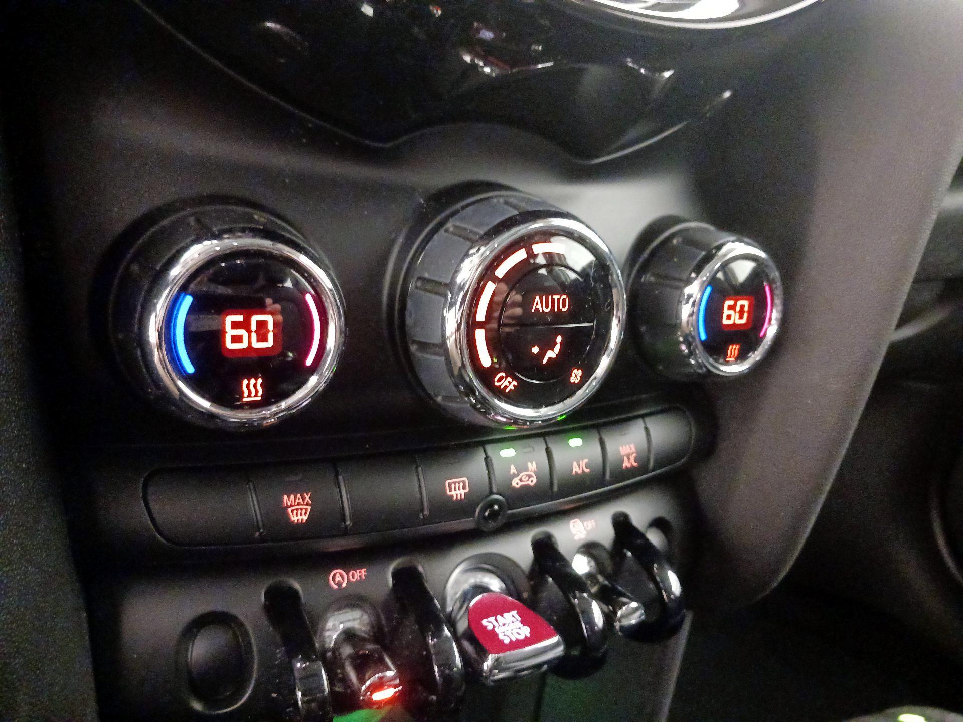 Thumbnail: 2016 MINI Cooper Hardtop - 16