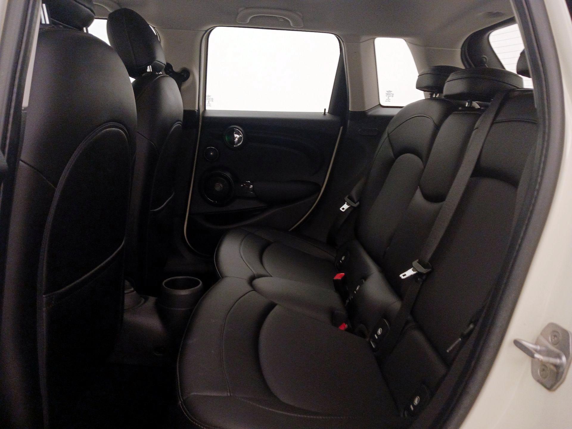 Thumbnail: 2016 MINI Cooper Hardtop - 20