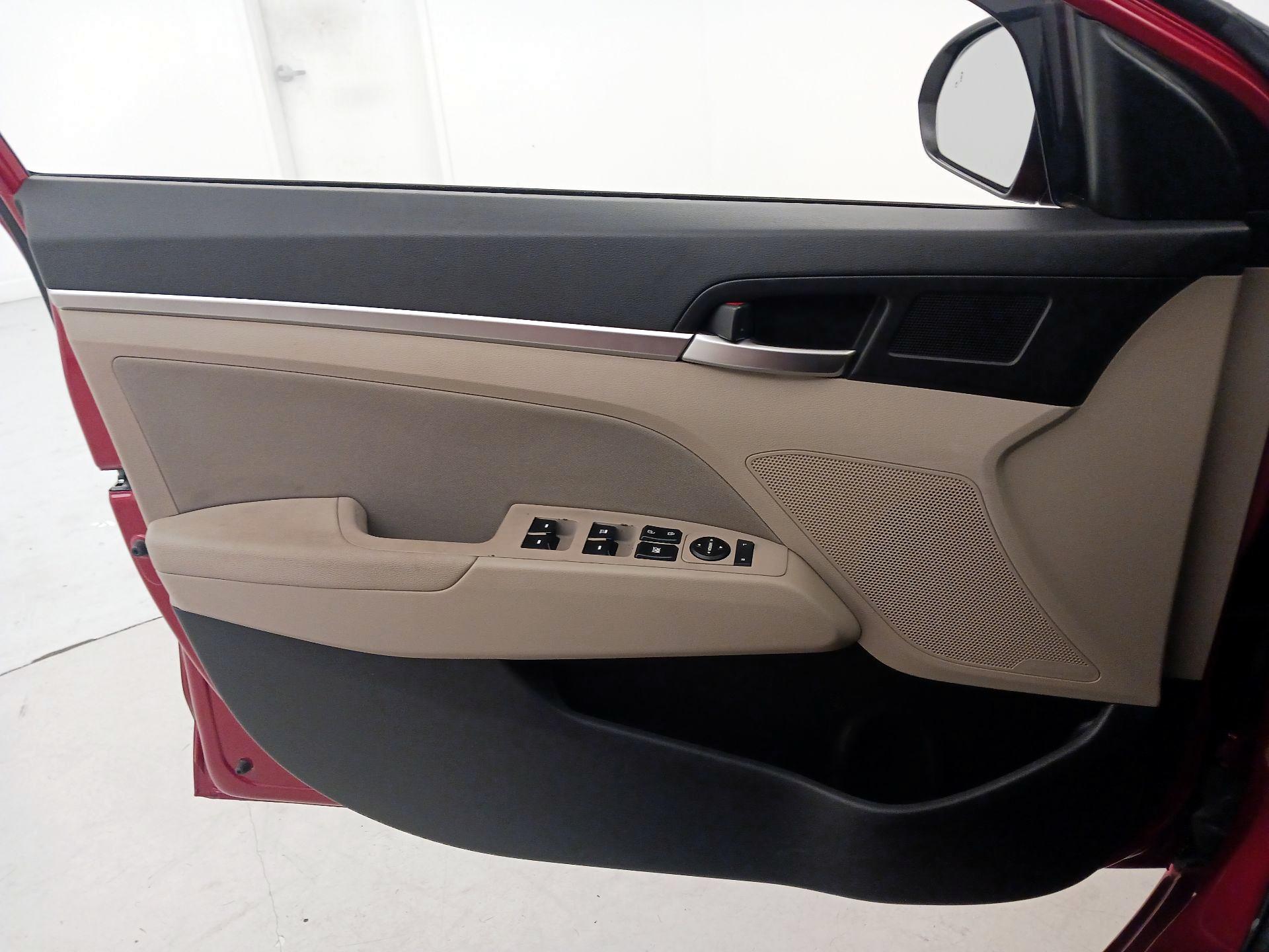 Thumbnail: 2020 Hyundai Elantra - 12