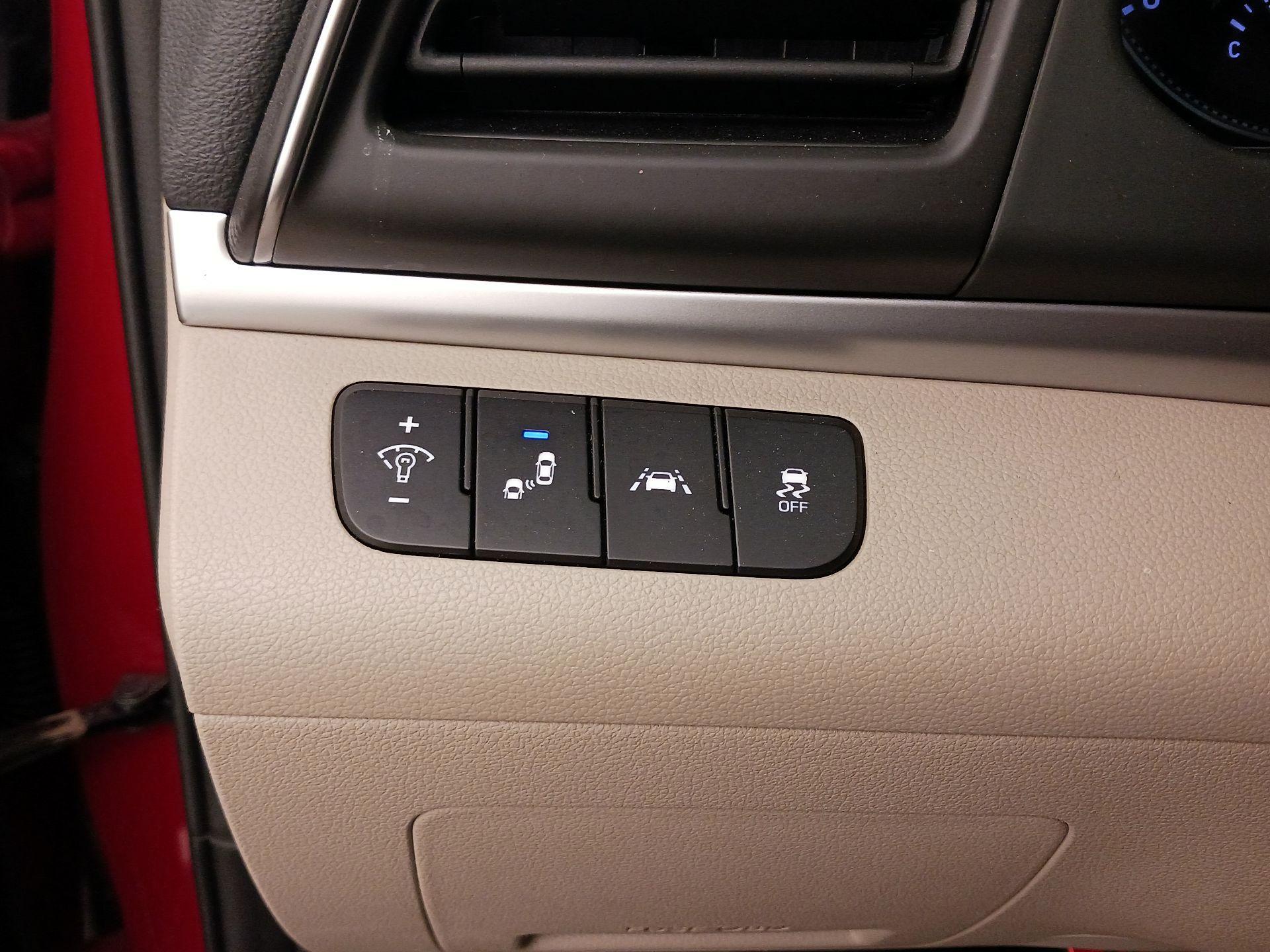 Thumbnail: 2020 Hyundai Elantra - 13