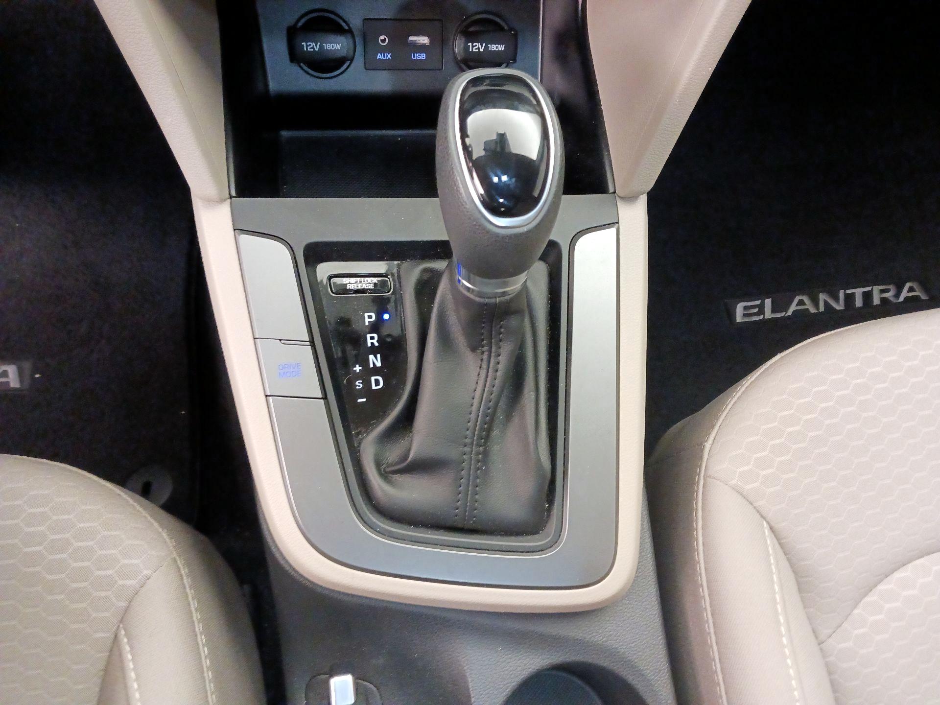 Thumbnail: 2020 Hyundai Elantra - 17