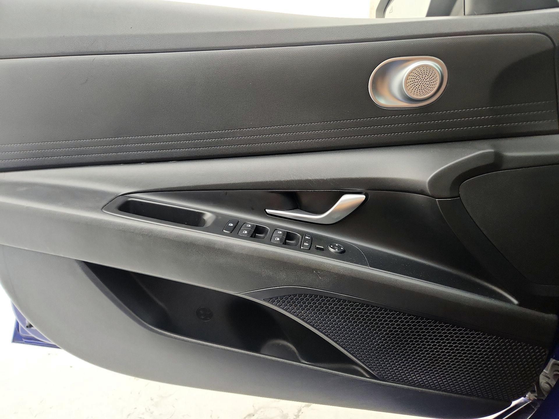 Thumbnail: 2022 Hyundai Elantra - 12