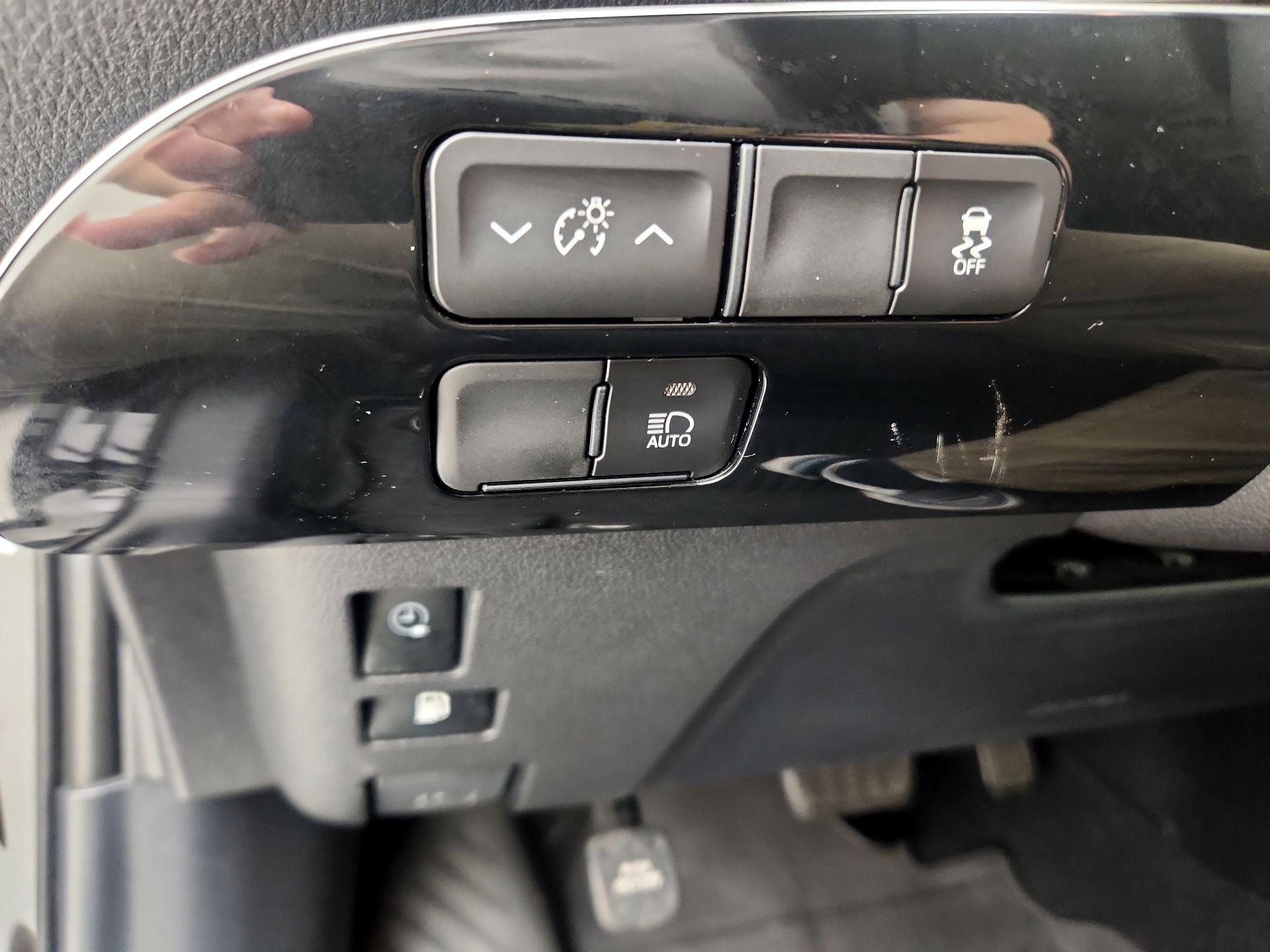 Thumbnail: 2022 Toyota Prius Prime - 13