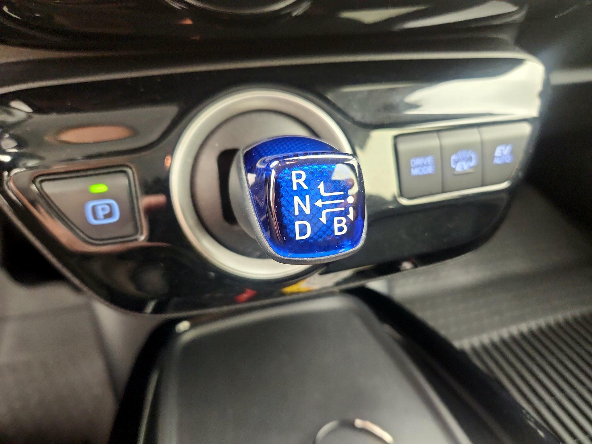 Thumbnail: 2022 Toyota Prius Prime - 17