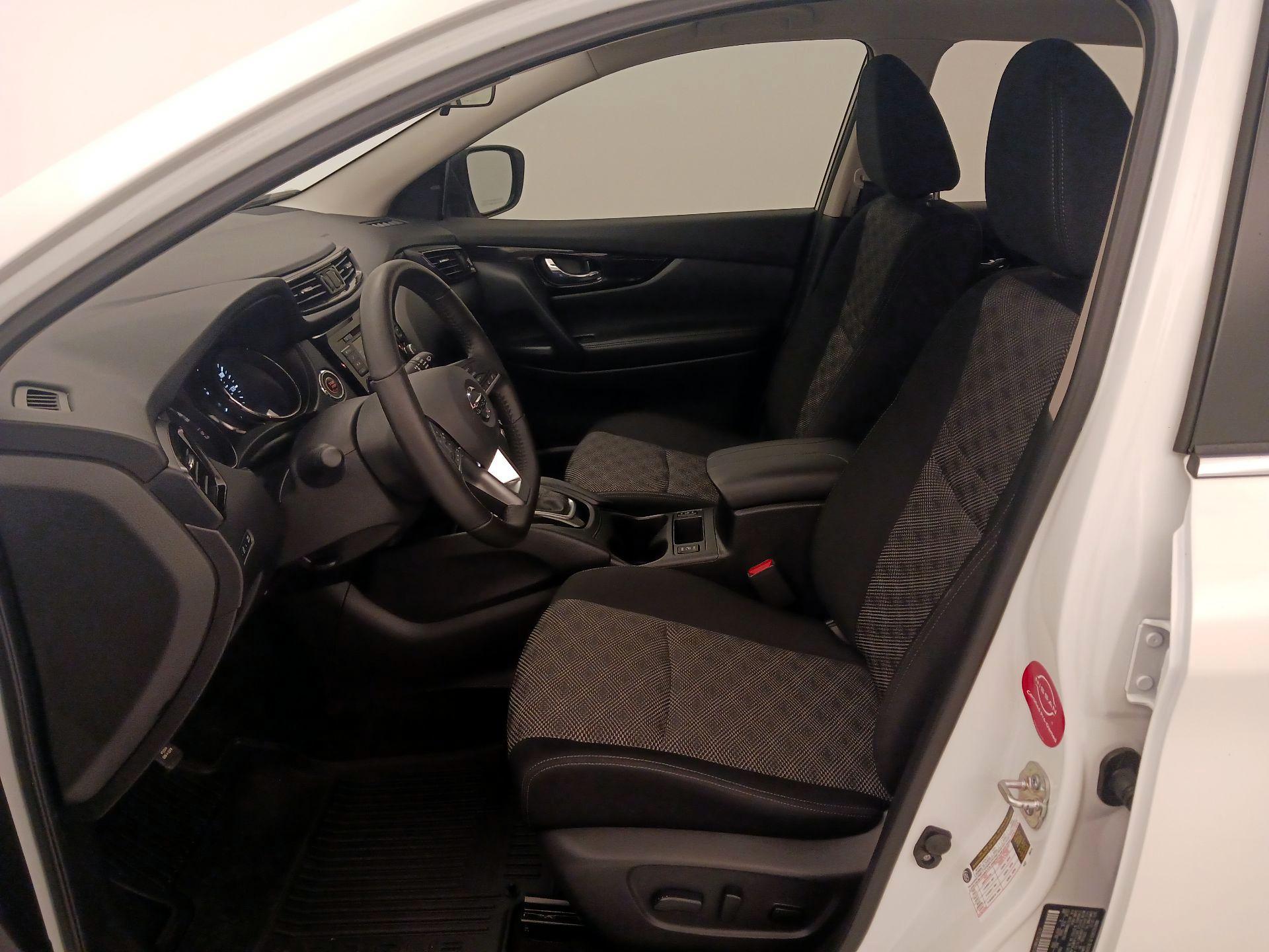 Thumbnail: 2021 Nissan Rogue Sport - 11