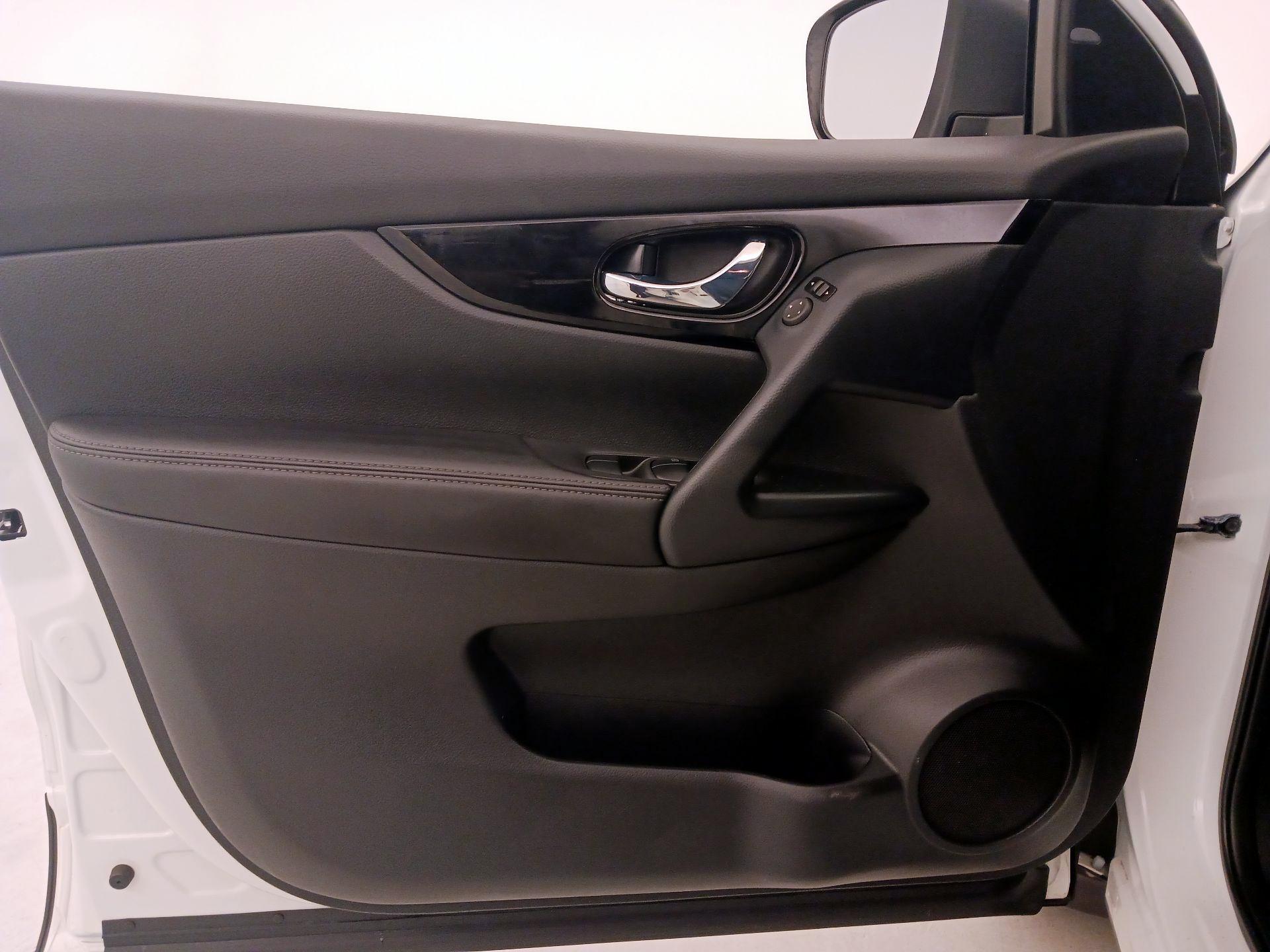 Thumbnail: 2021 Nissan Rogue Sport - 12