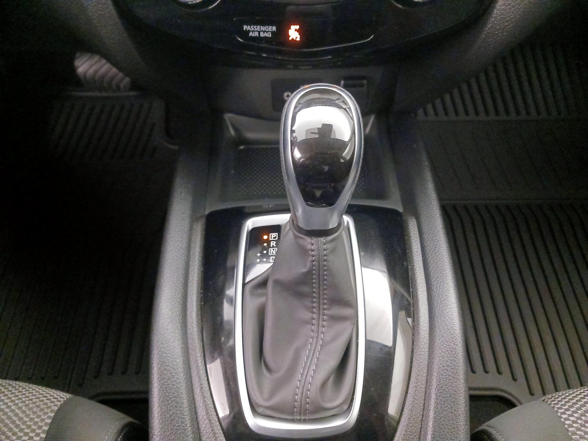 Thumbnail: 2021 Nissan Rogue Sport - 17