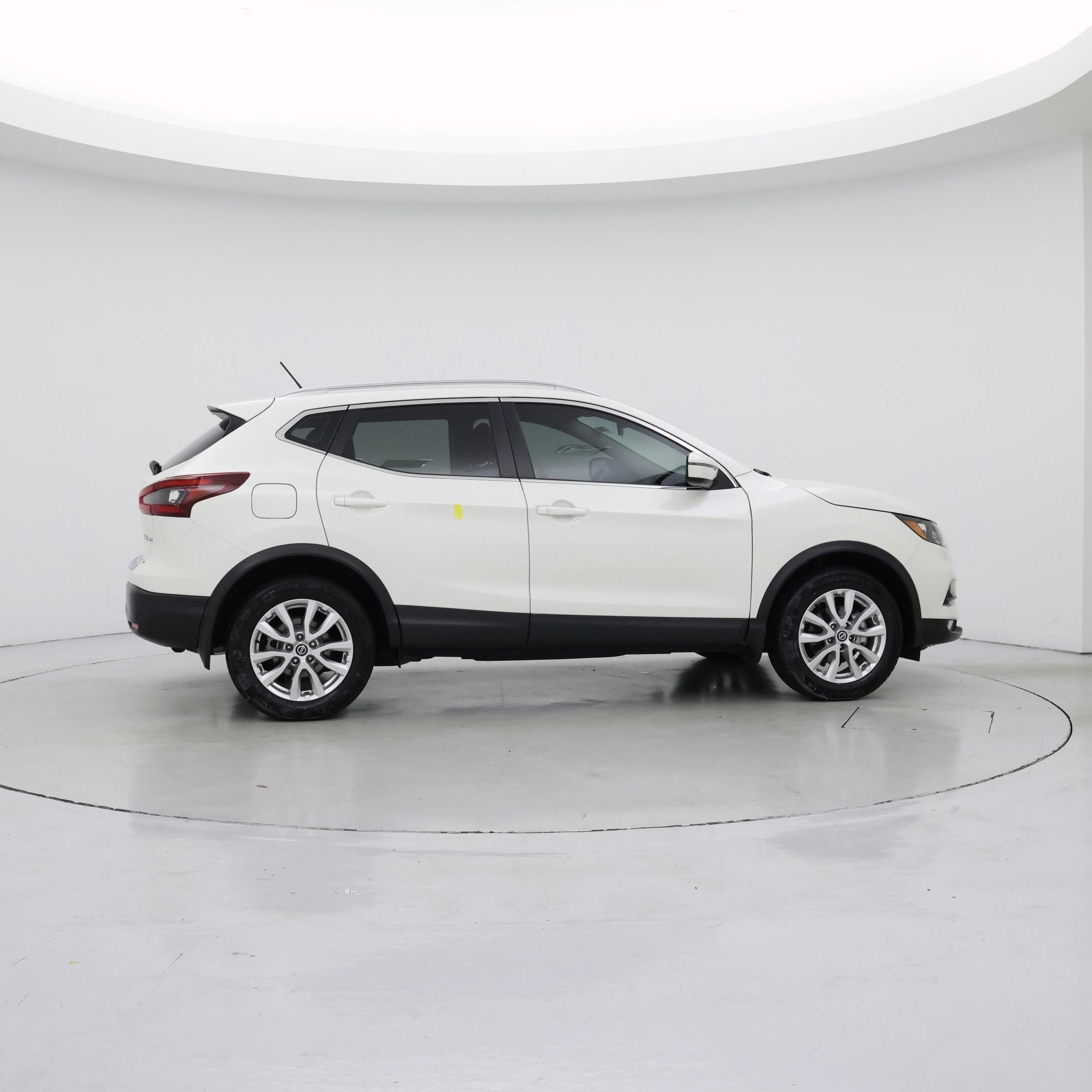 Thumbnail: 2021 Nissan Rogue Sport - 4