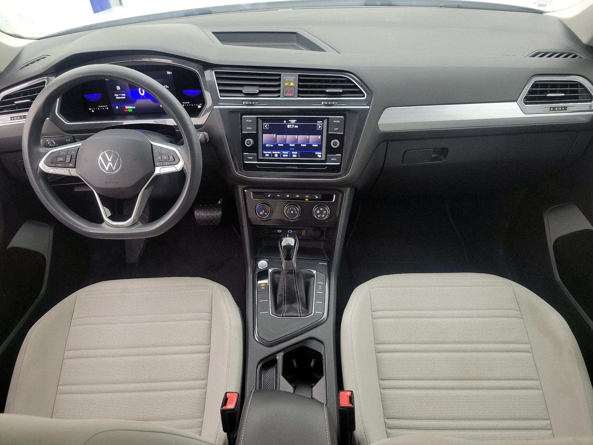 Thumbnail: 2022 Volkswagen Tiguan - 9