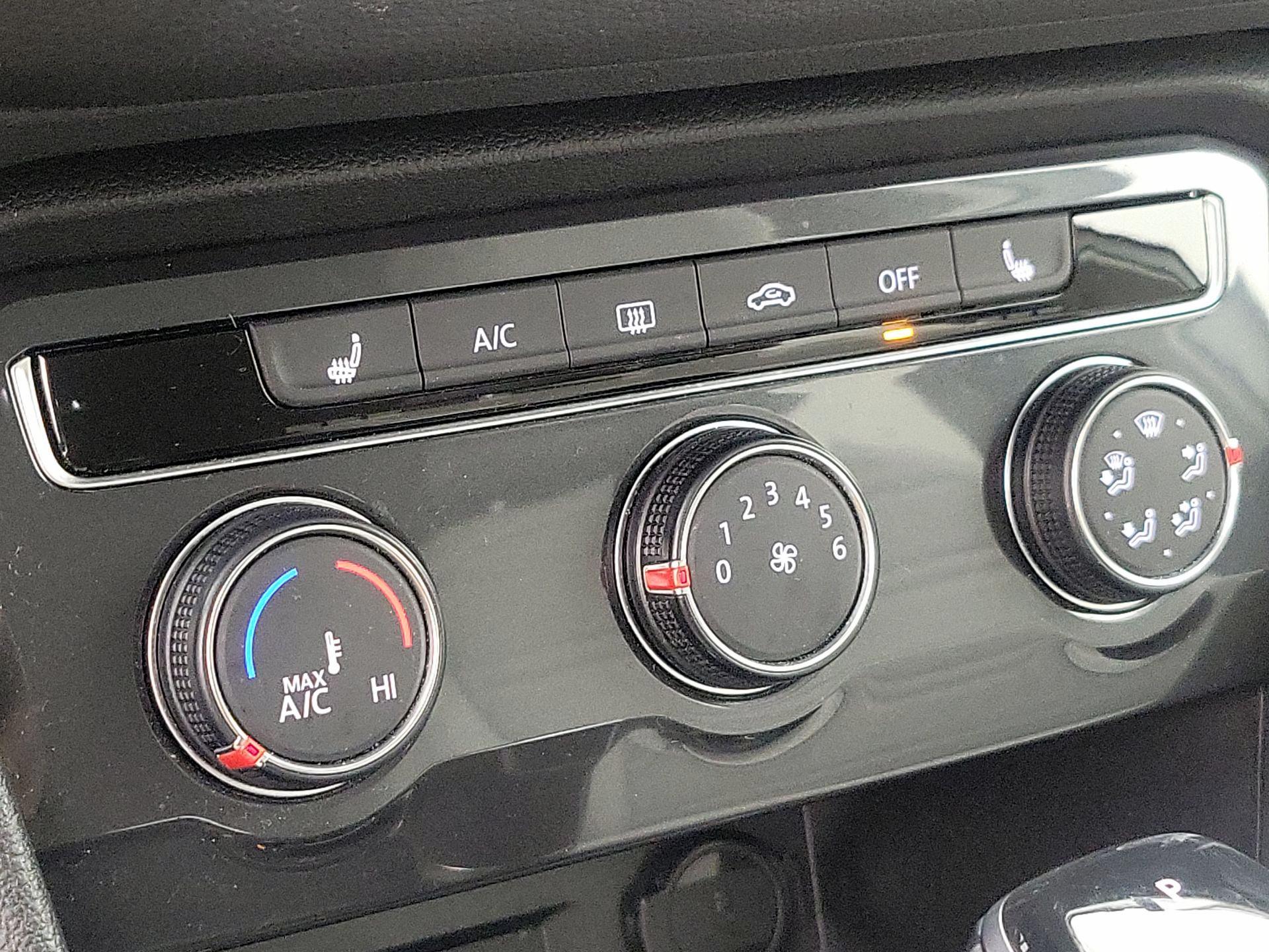 Thumbnail: 2022 Volkswagen Tiguan - 16