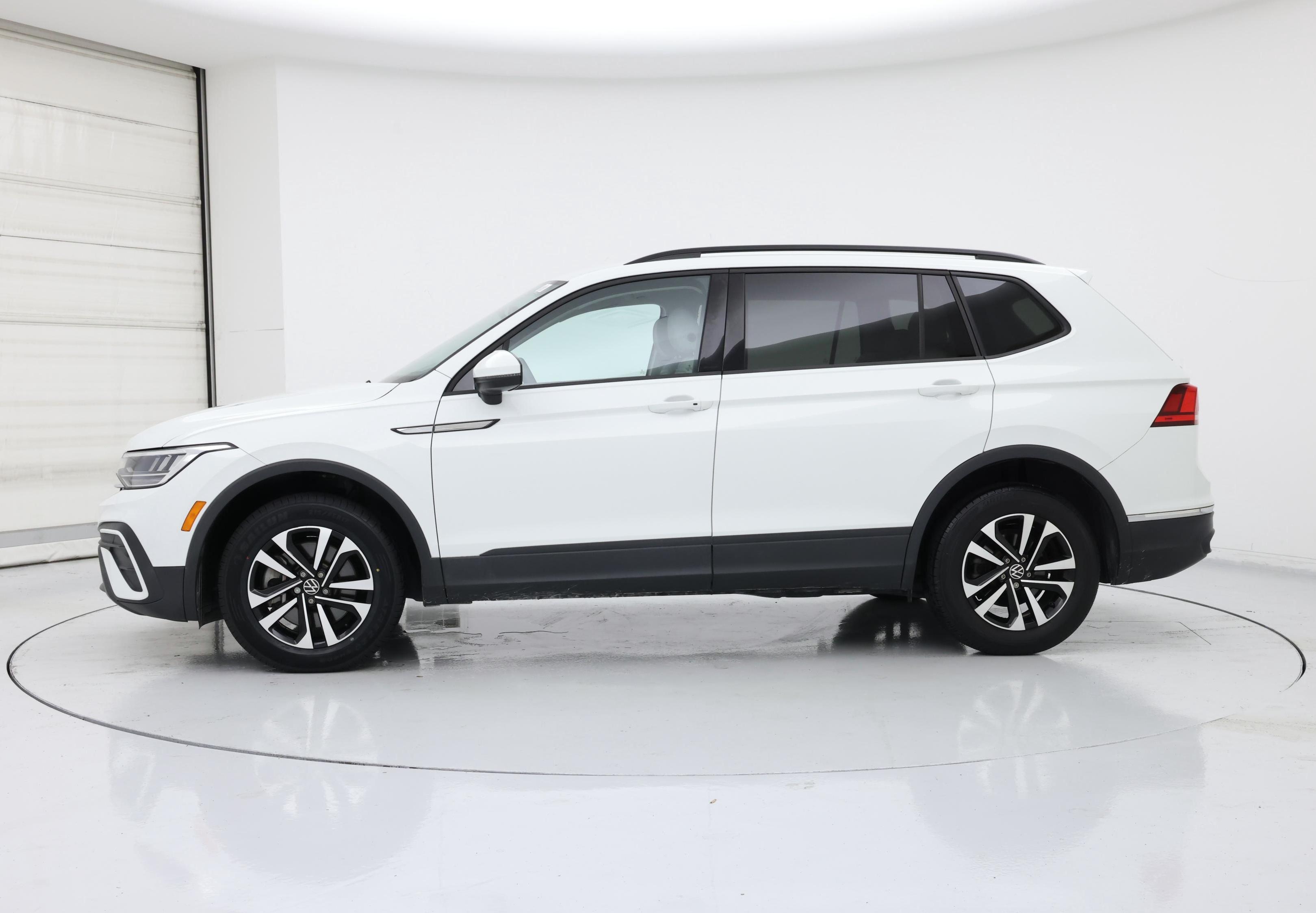 Thumbnail: 2022 Volkswagen Tiguan - 3