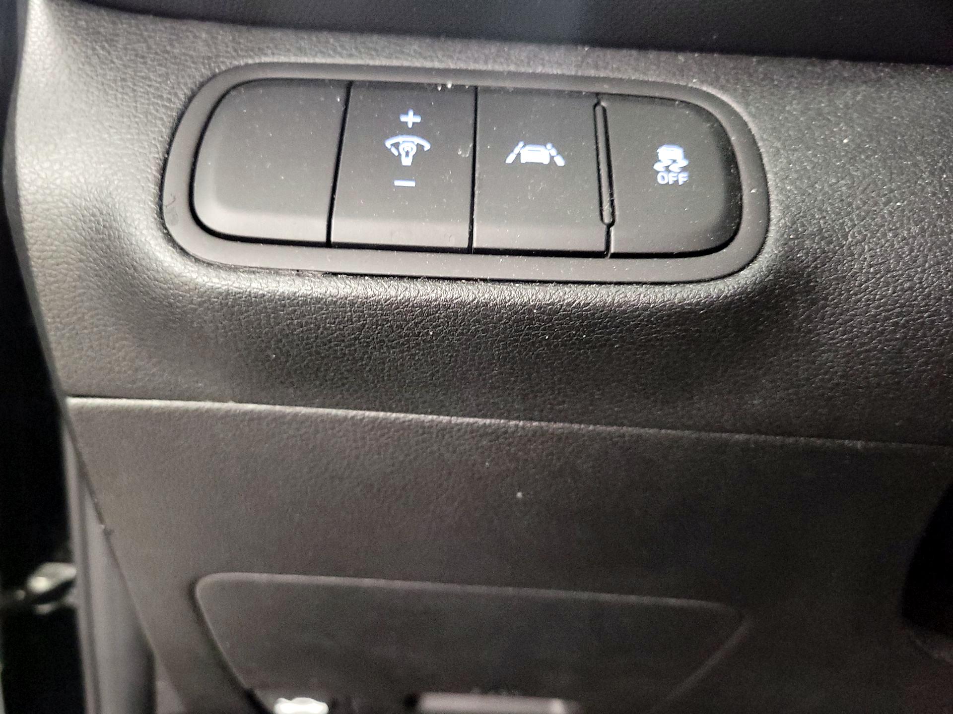 Thumbnail: 2022 Hyundai Venue - 13