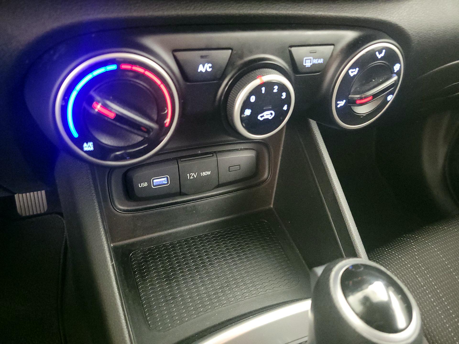 Thumbnail: 2022 Hyundai Venue - 16