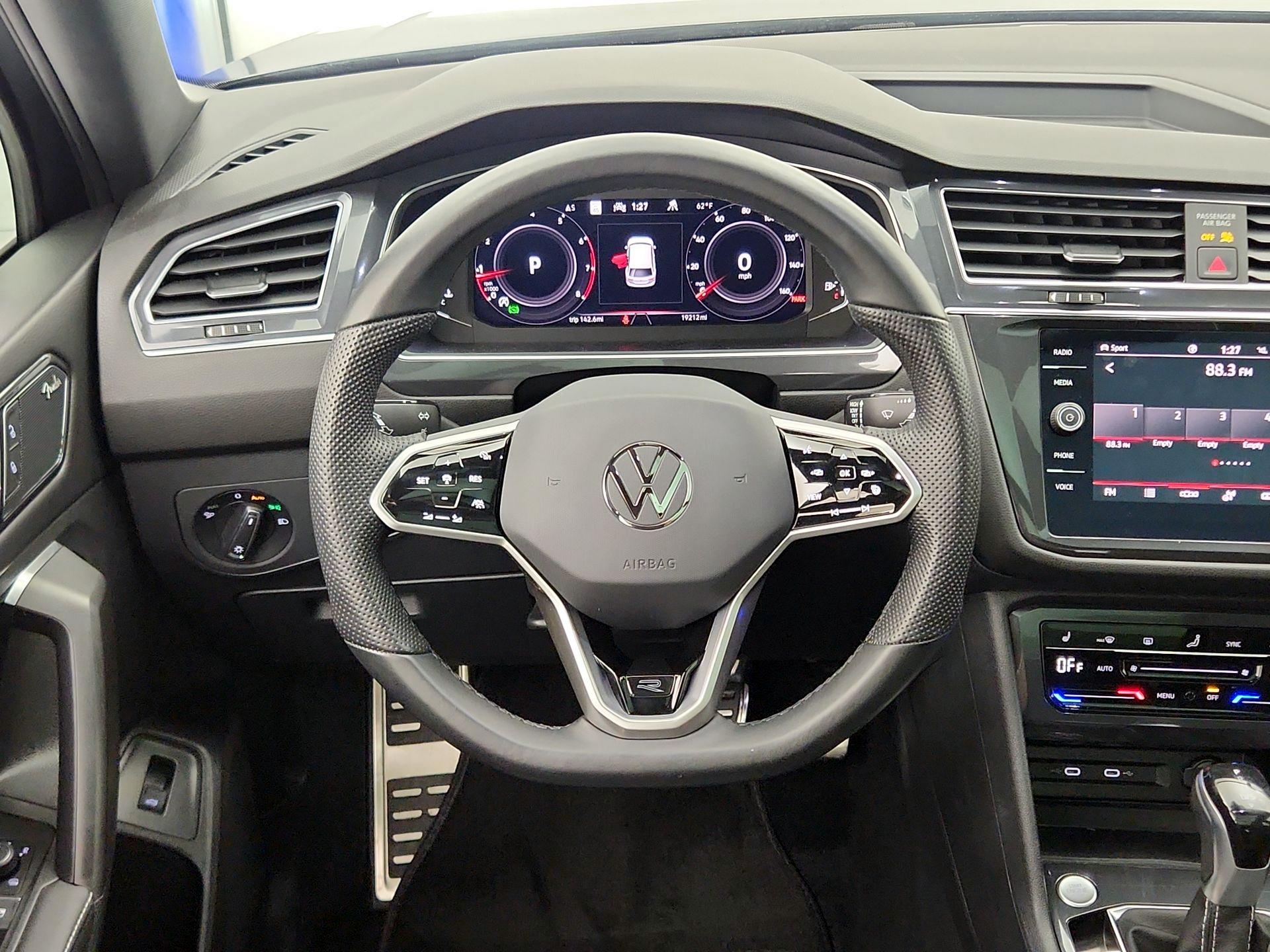 Thumbnail: 2022 Volkswagen Tiguan - 10