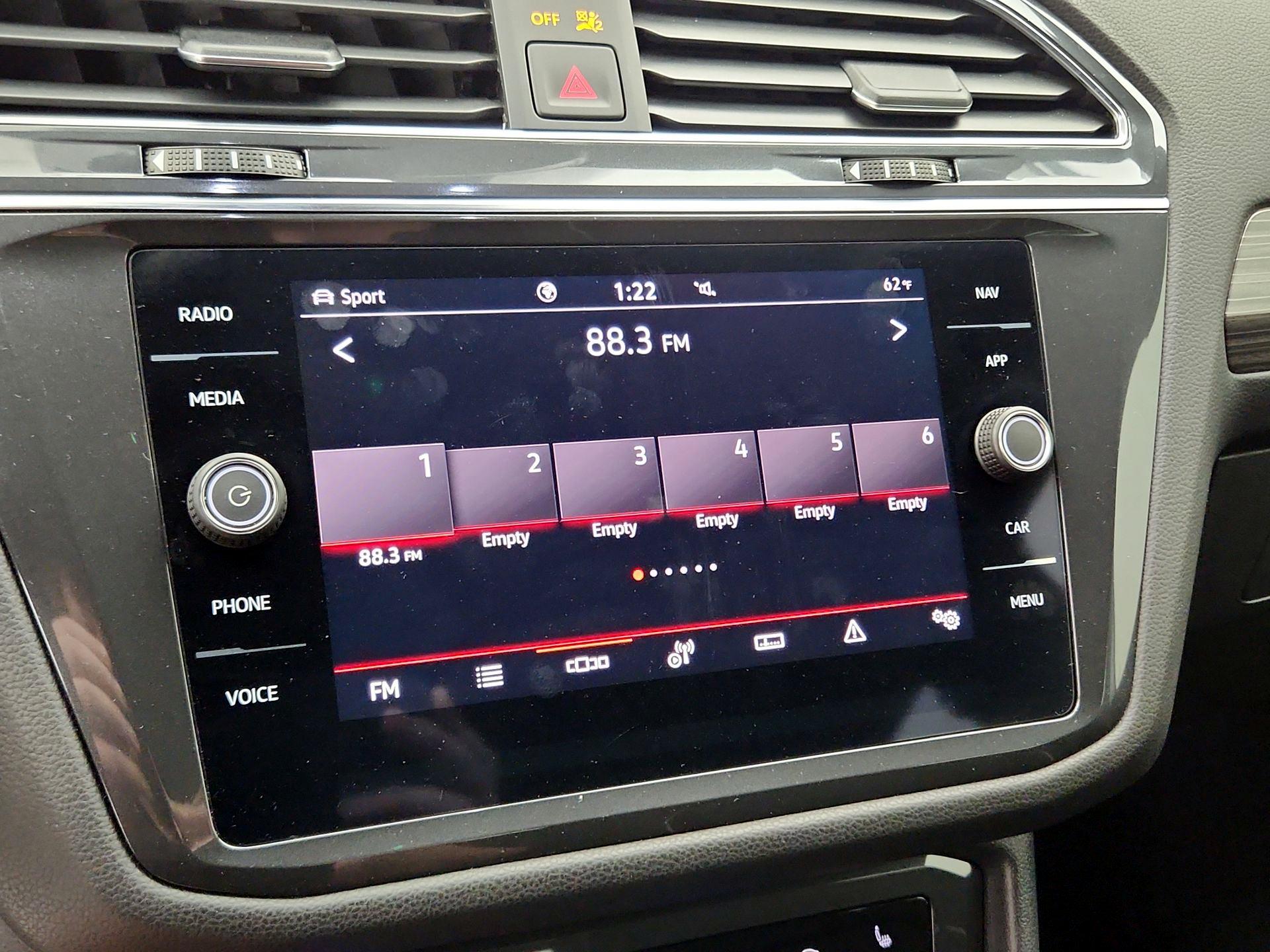 Thumbnail: 2022 Volkswagen Tiguan - 15