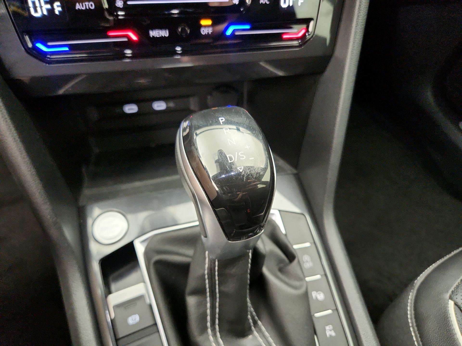 Thumbnail: 2022 Volkswagen Tiguan - 17