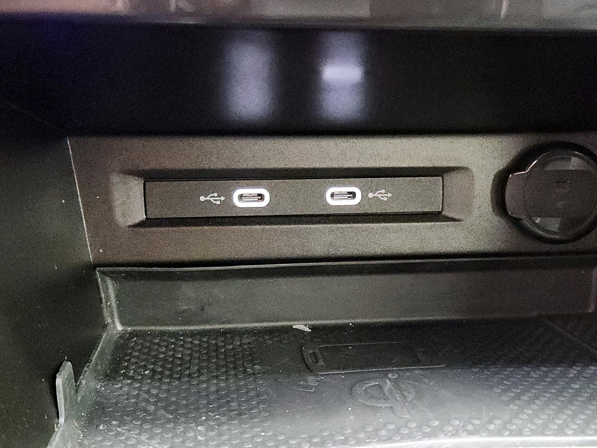 Thumbnail: 2022 Volkswagen Tiguan - 18