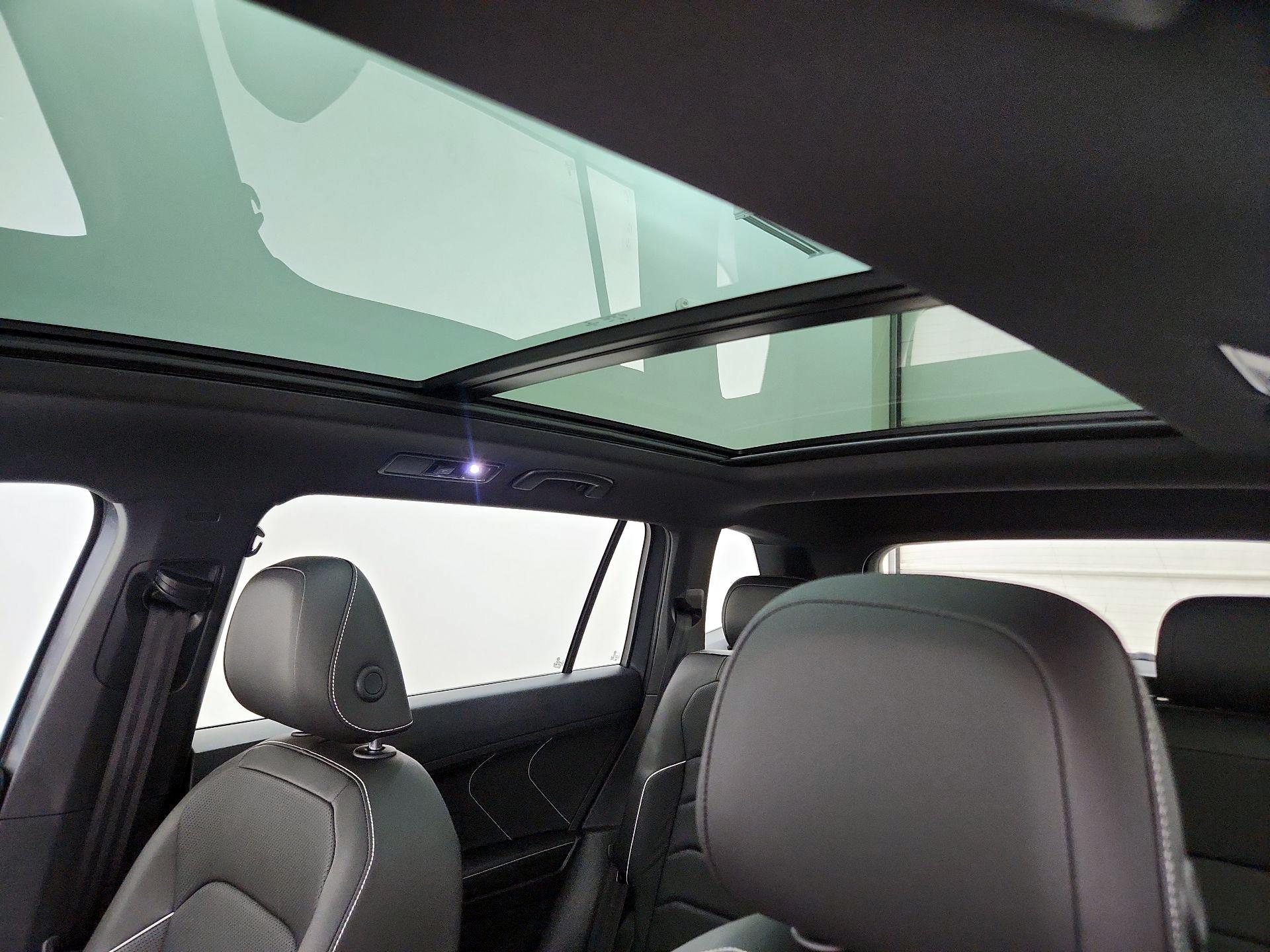 Thumbnail: 2022 Volkswagen Tiguan - 19